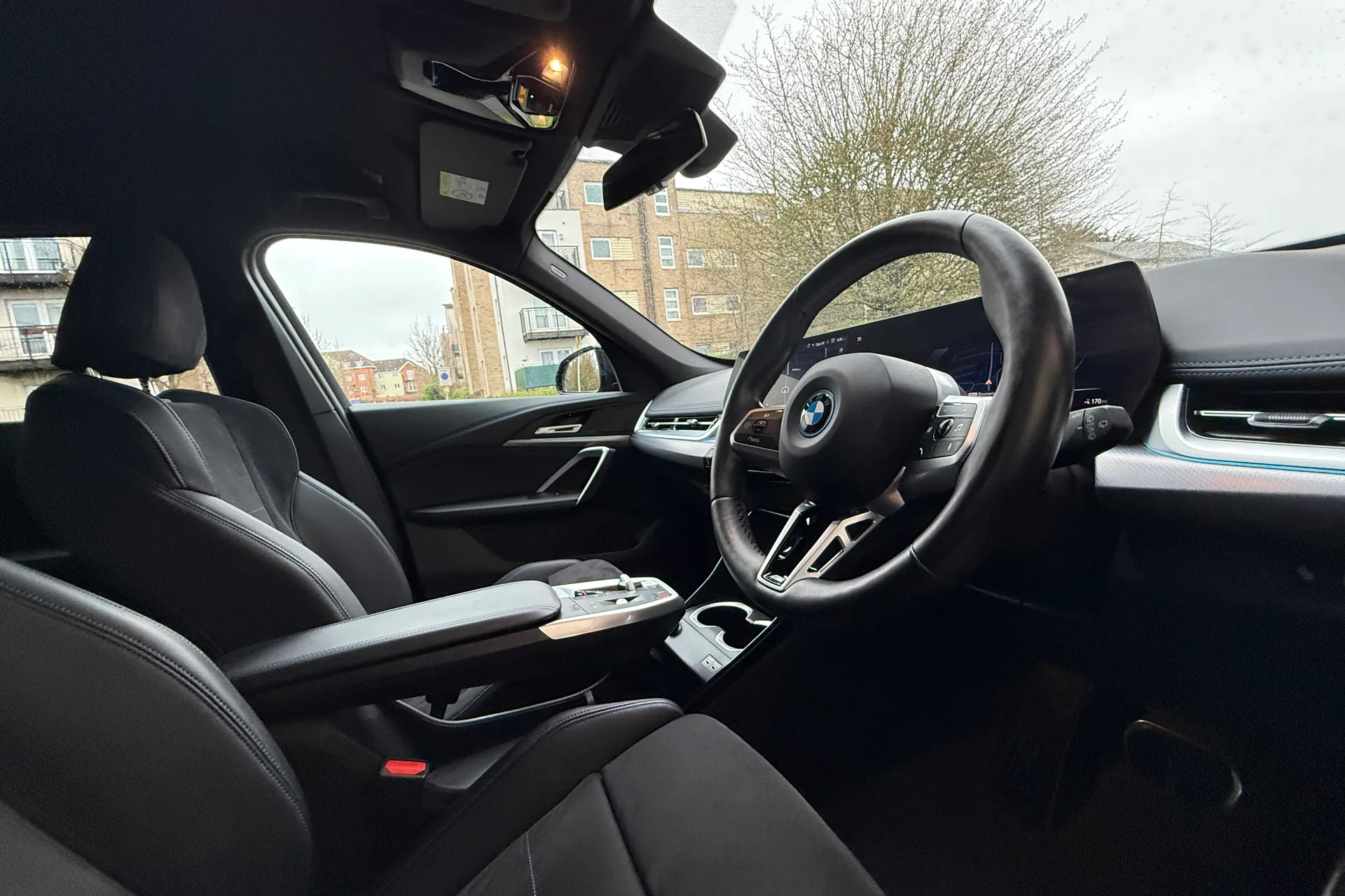 BMW iX1 thumbnail image number 7