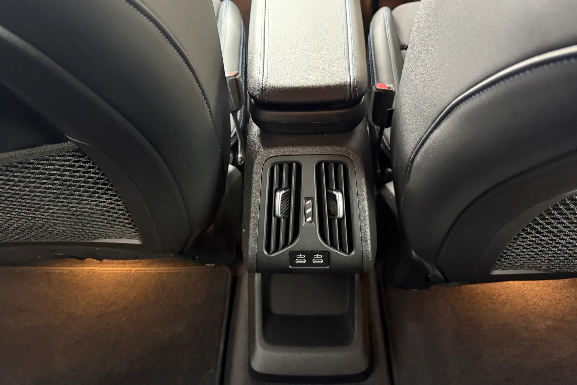 BMW iX1 thumbnail image number 34