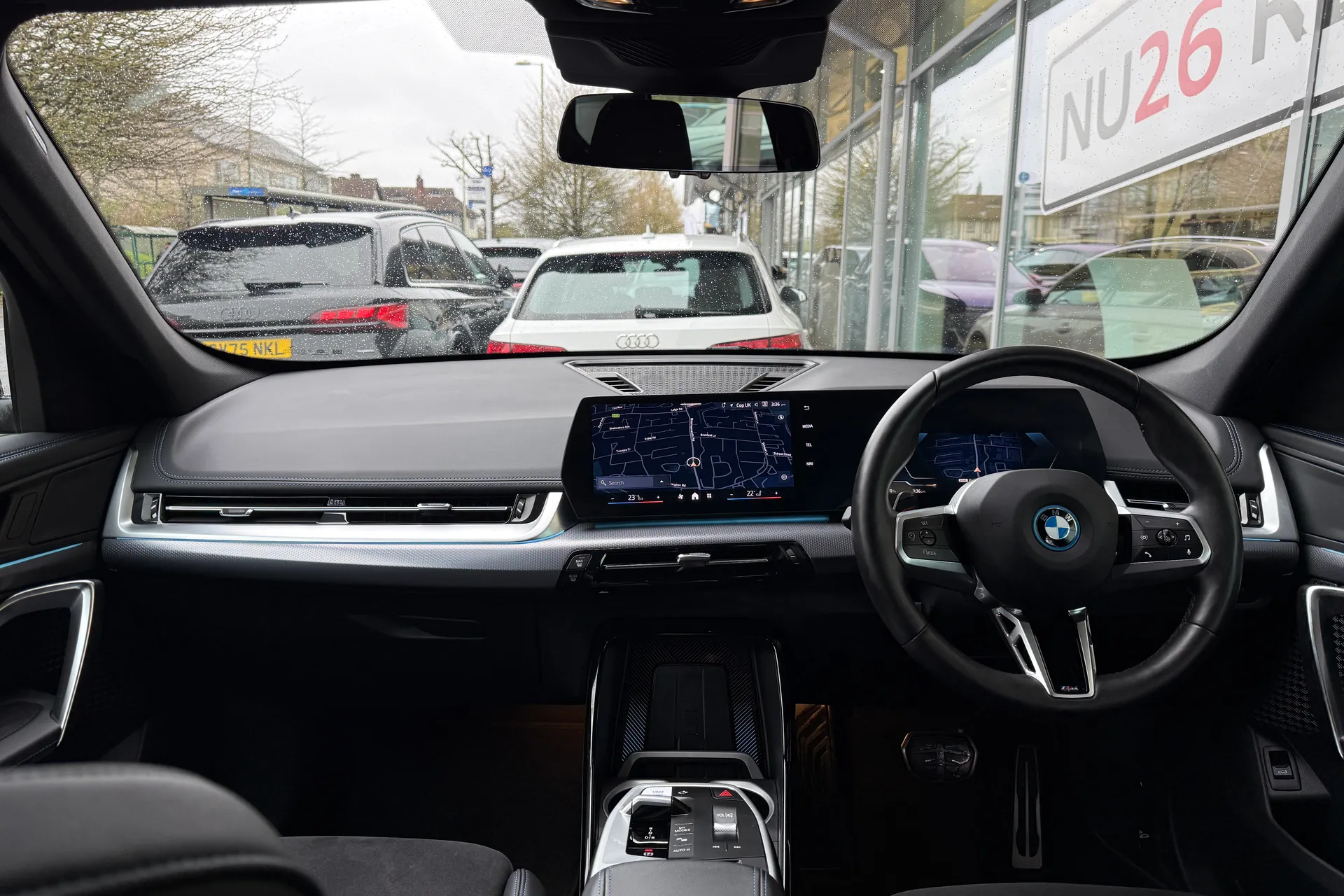 BMW iX1 thumbnail image number 3