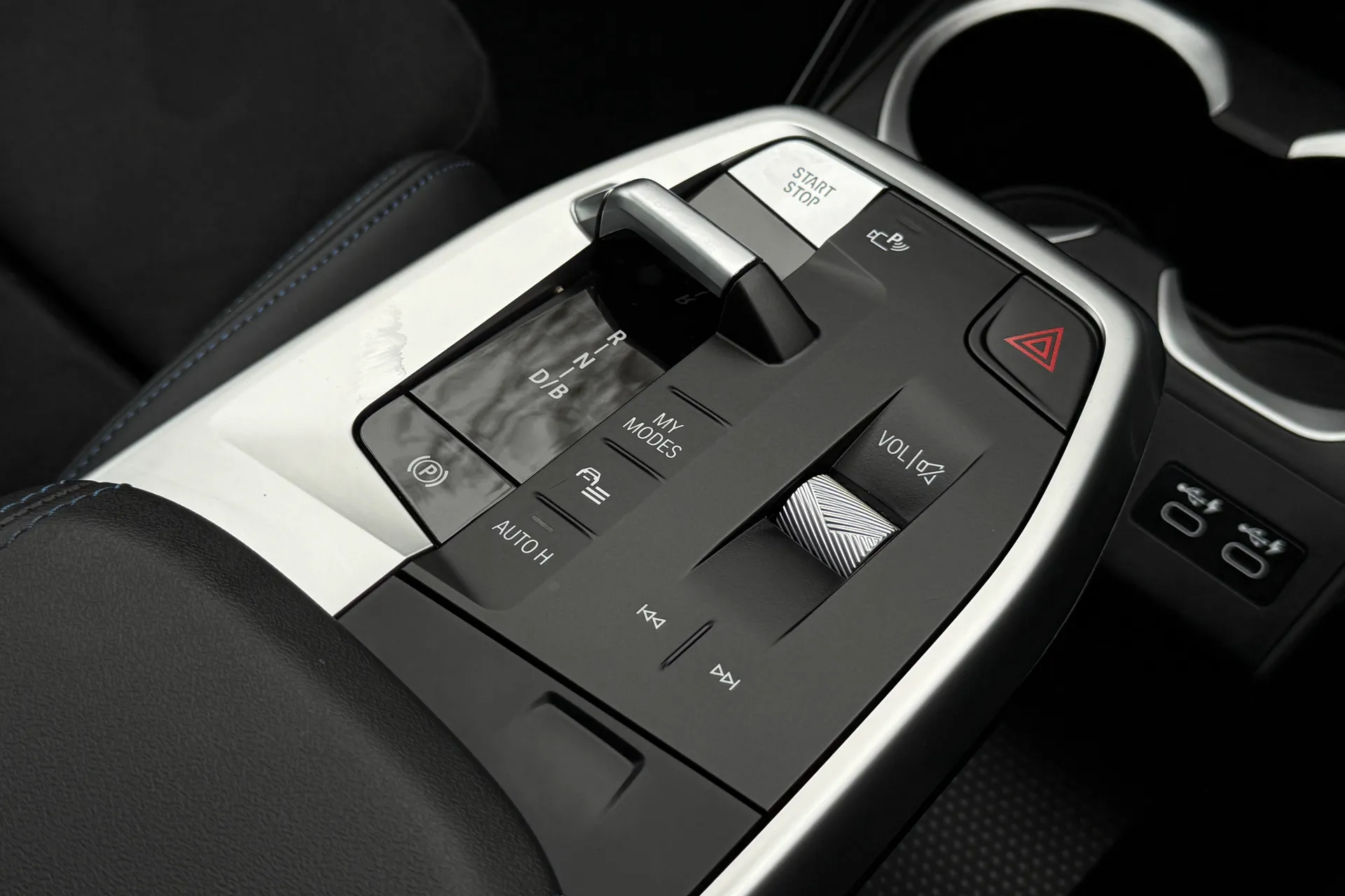 BMW iX1 thumbnail image number 14