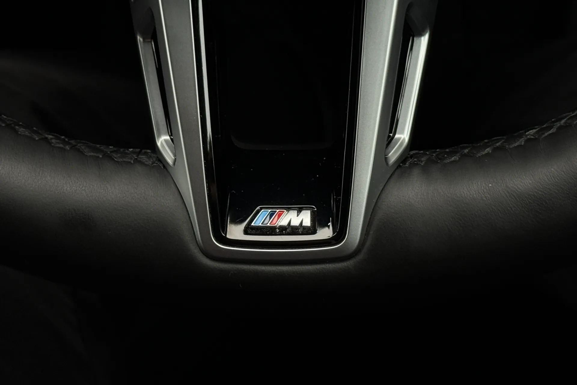 BMW iX1 thumbnail image number 11