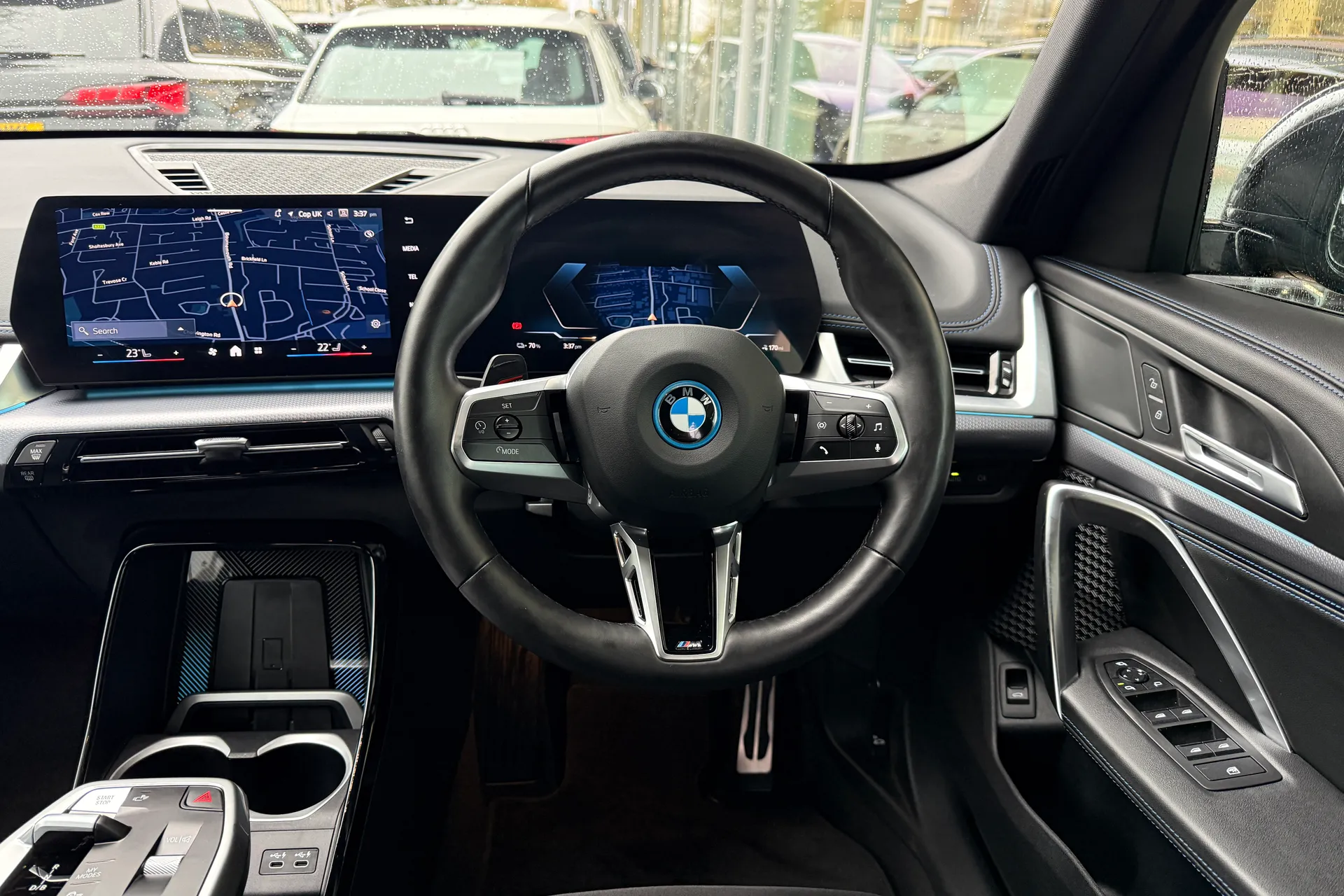 BMW iX1 thumbnail image number 36