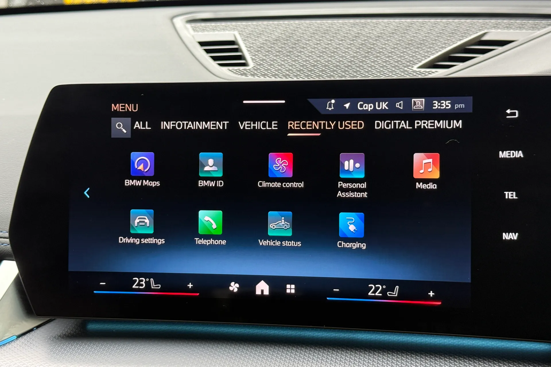 BMW iX1 thumbnail image number 24