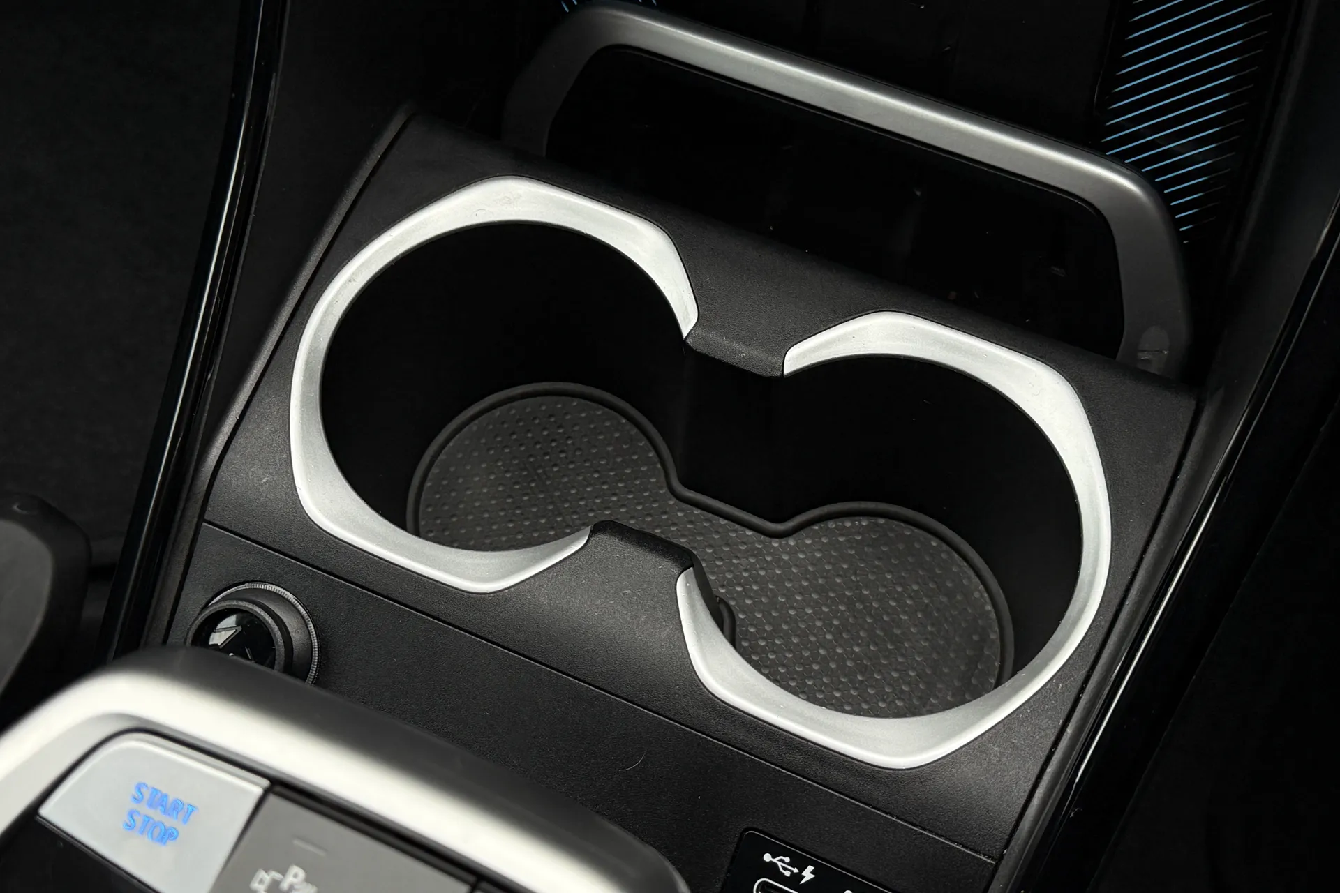 BMW iX1 thumbnail image number 15