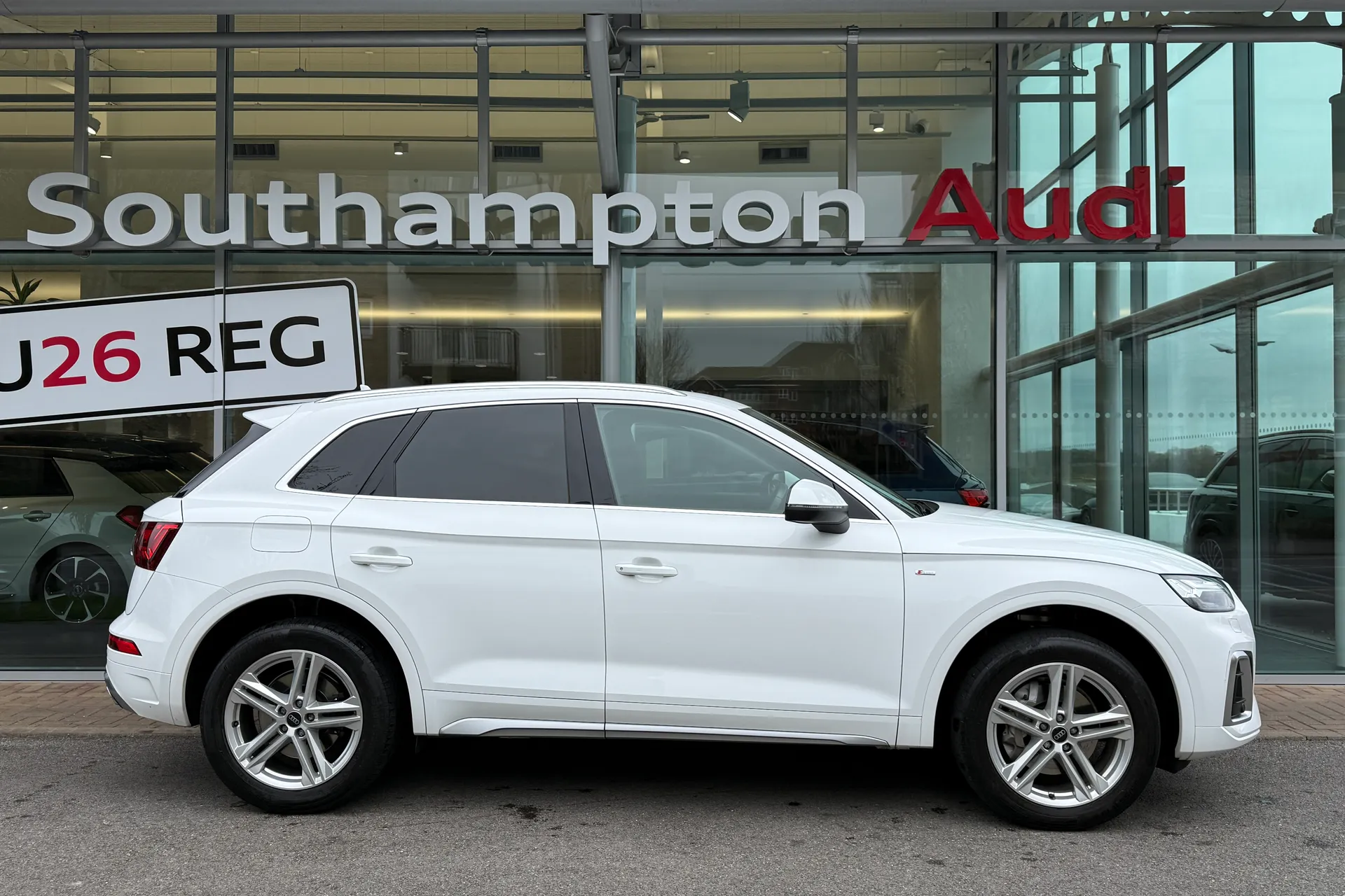 Audi Q5 thumbnail image number 2