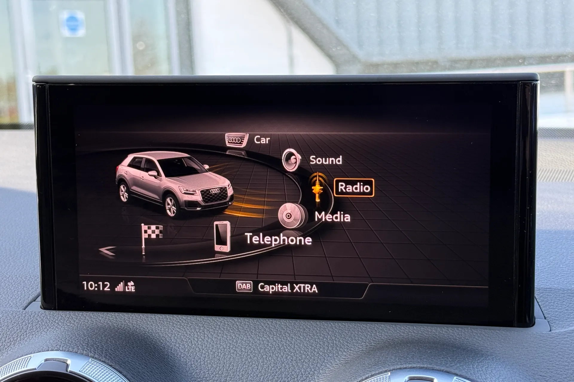 Audi Q2 thumbnail image number 17