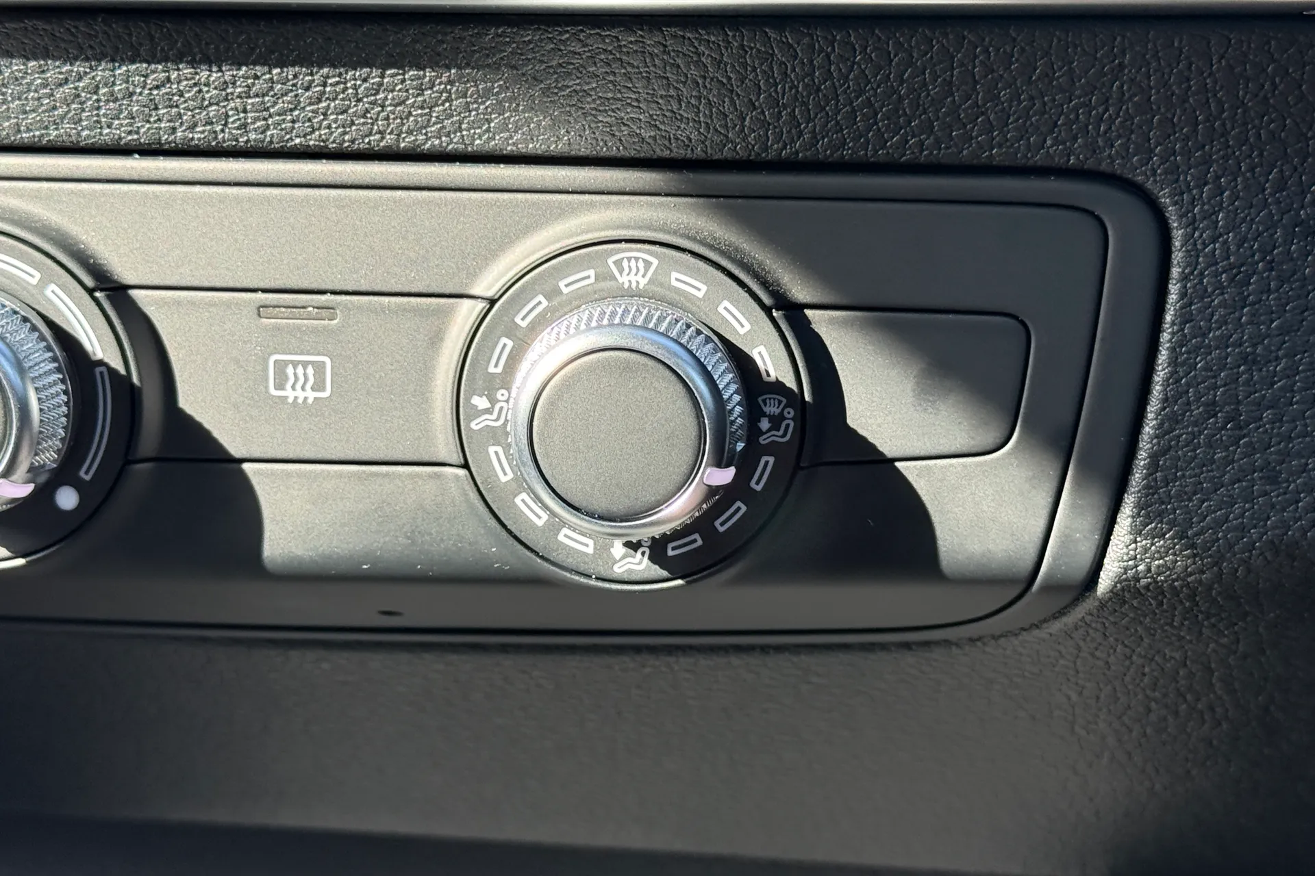 Audi Q2 thumbnail image number 31