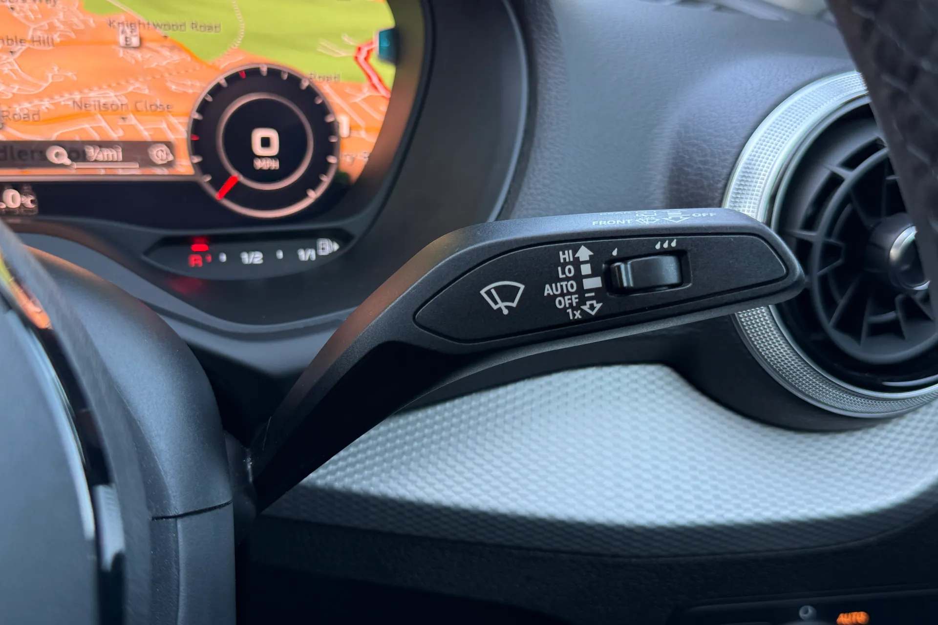 Audi Q2 thumbnail image number 16