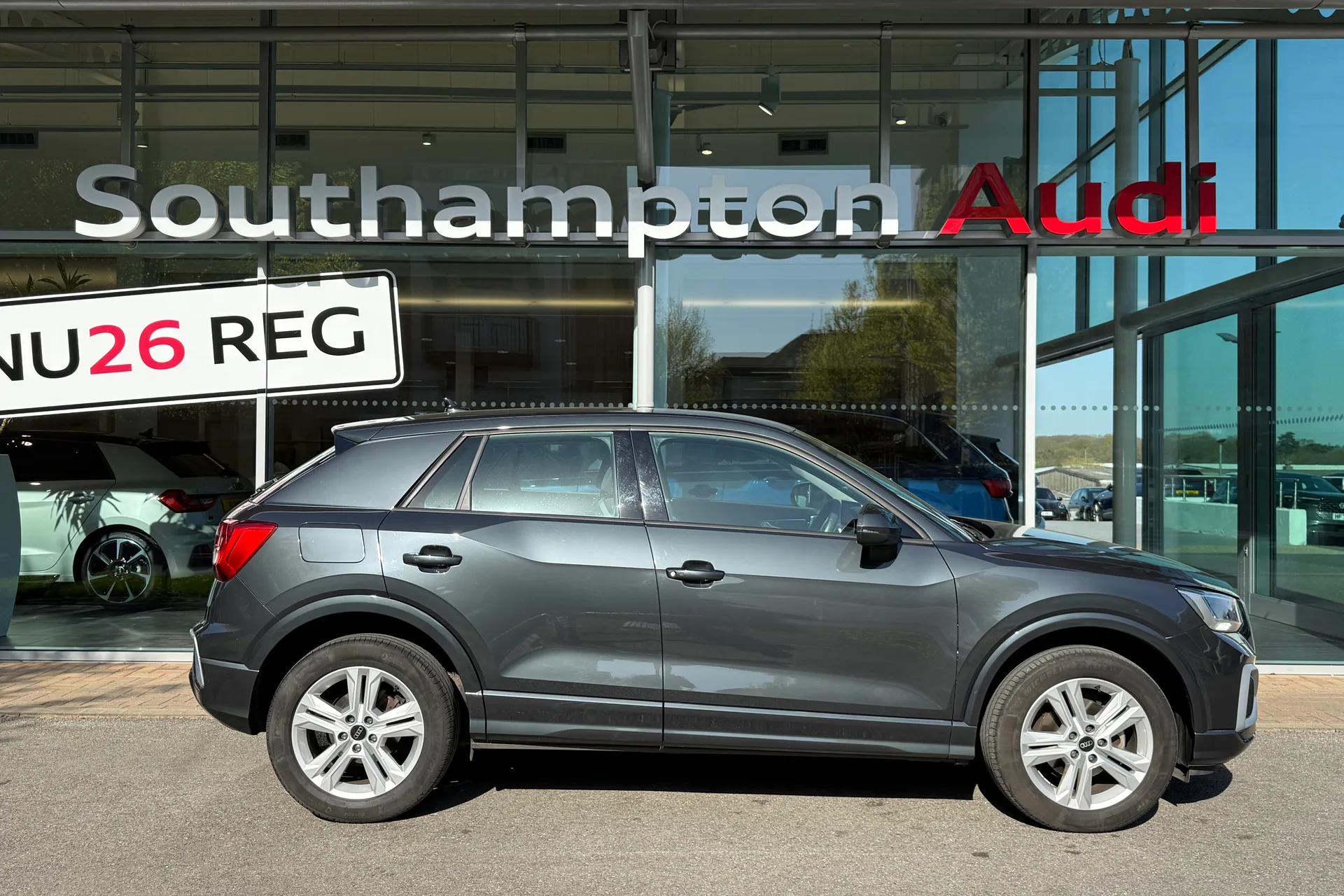 Audi Q2 thumbnail image number 2