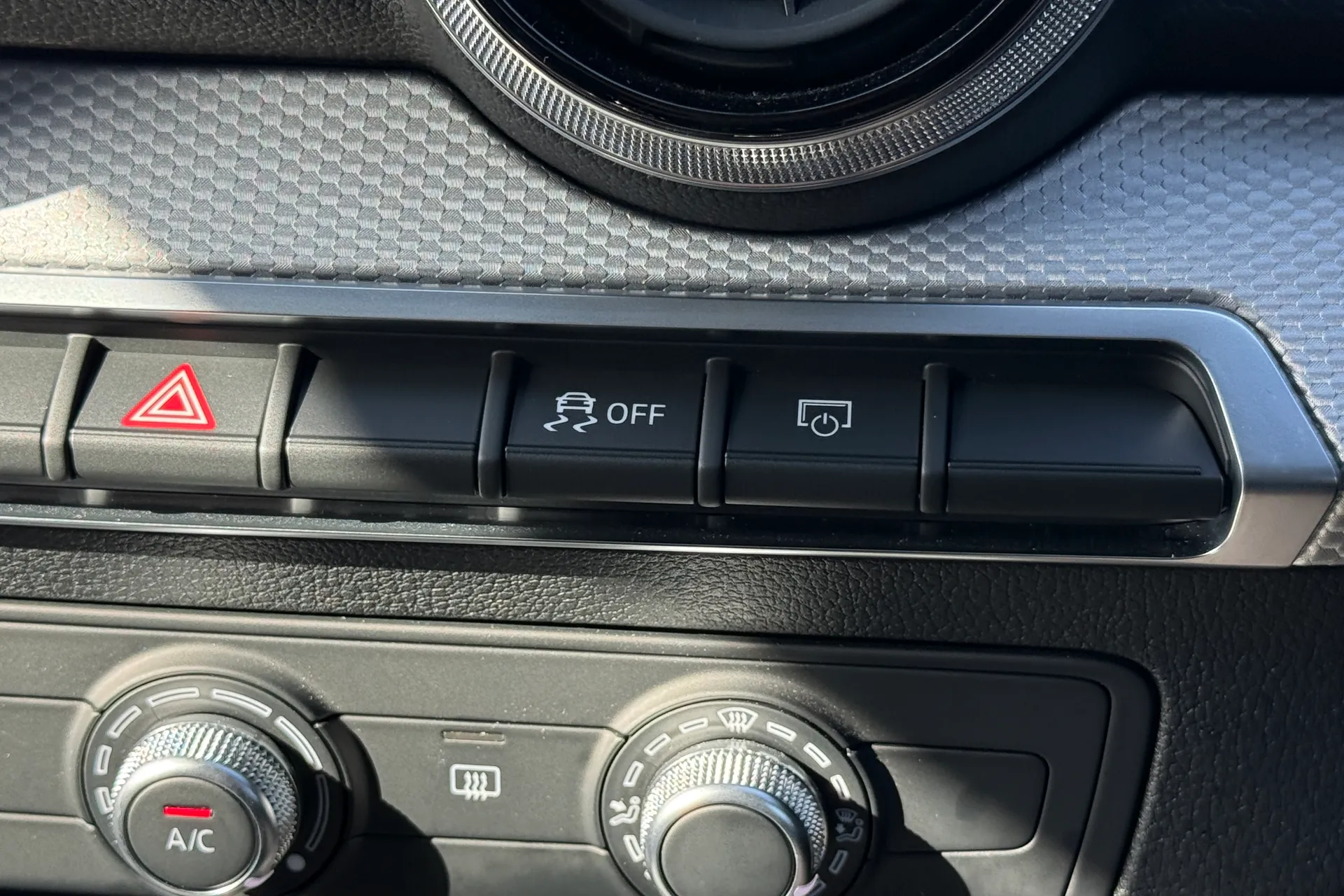 Audi Q2 thumbnail image number 30