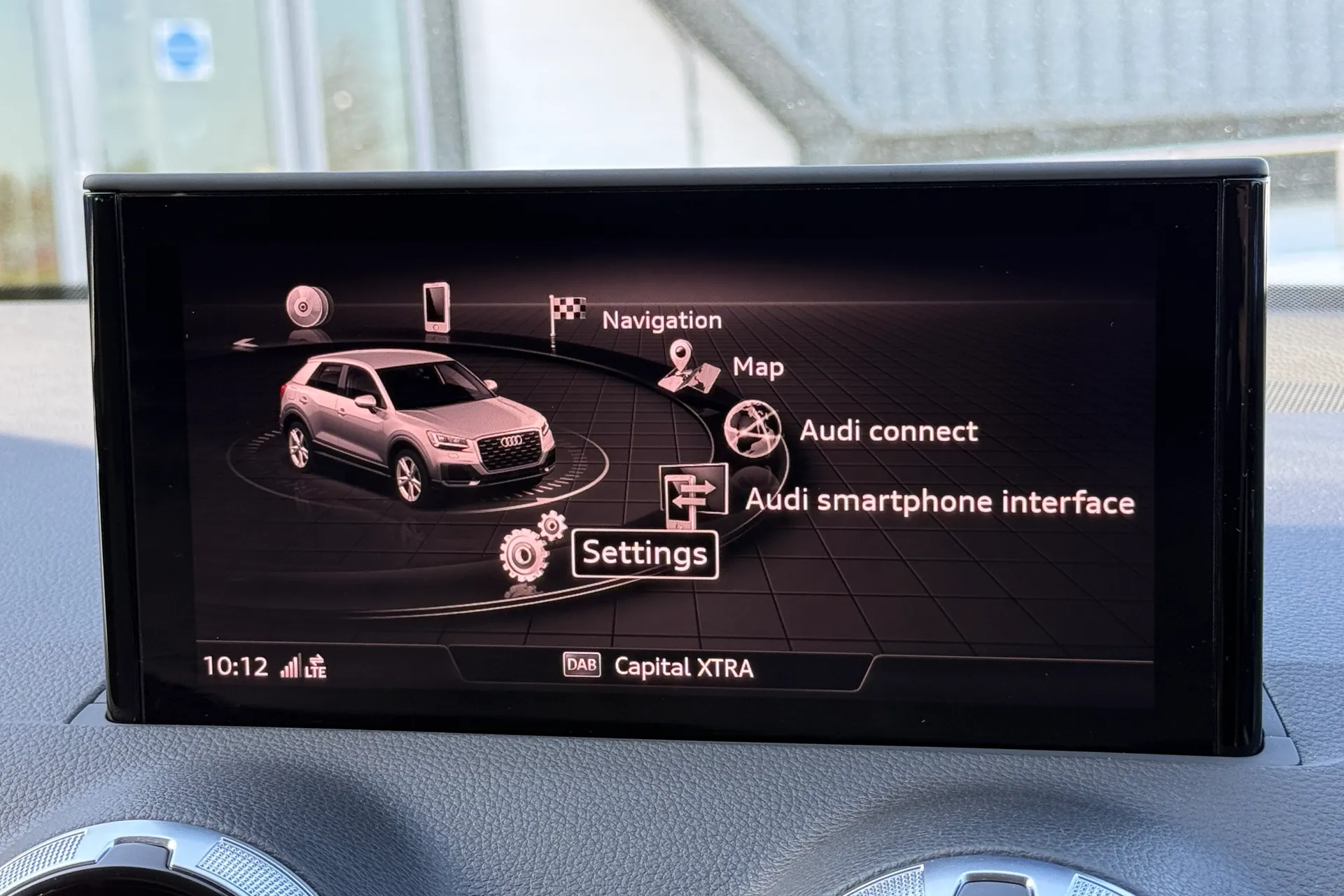 Audi Q2 thumbnail image number 18