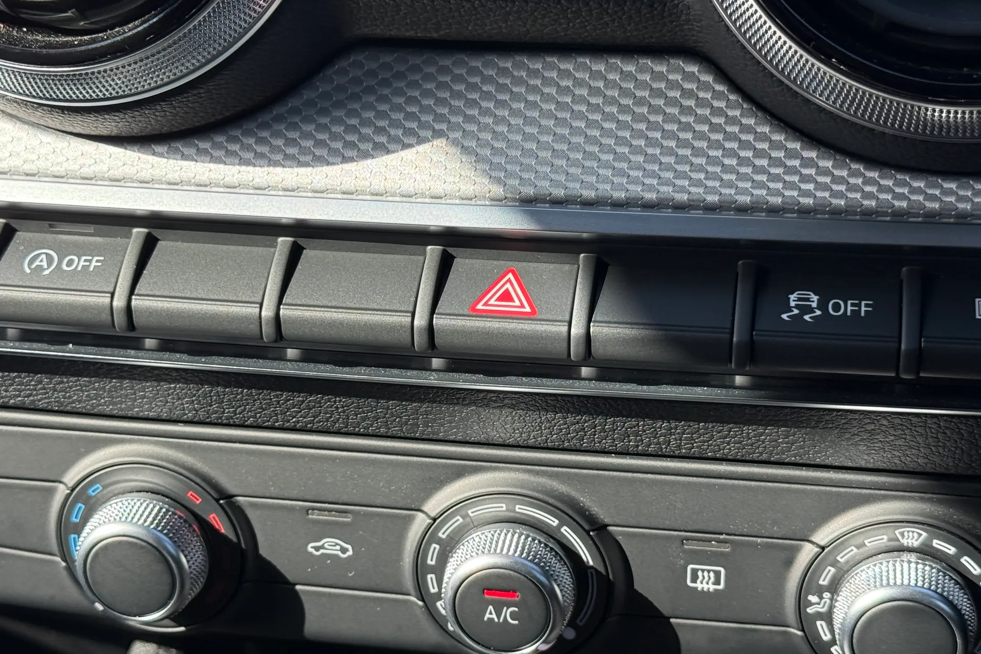 Audi Q2 thumbnail image number 29