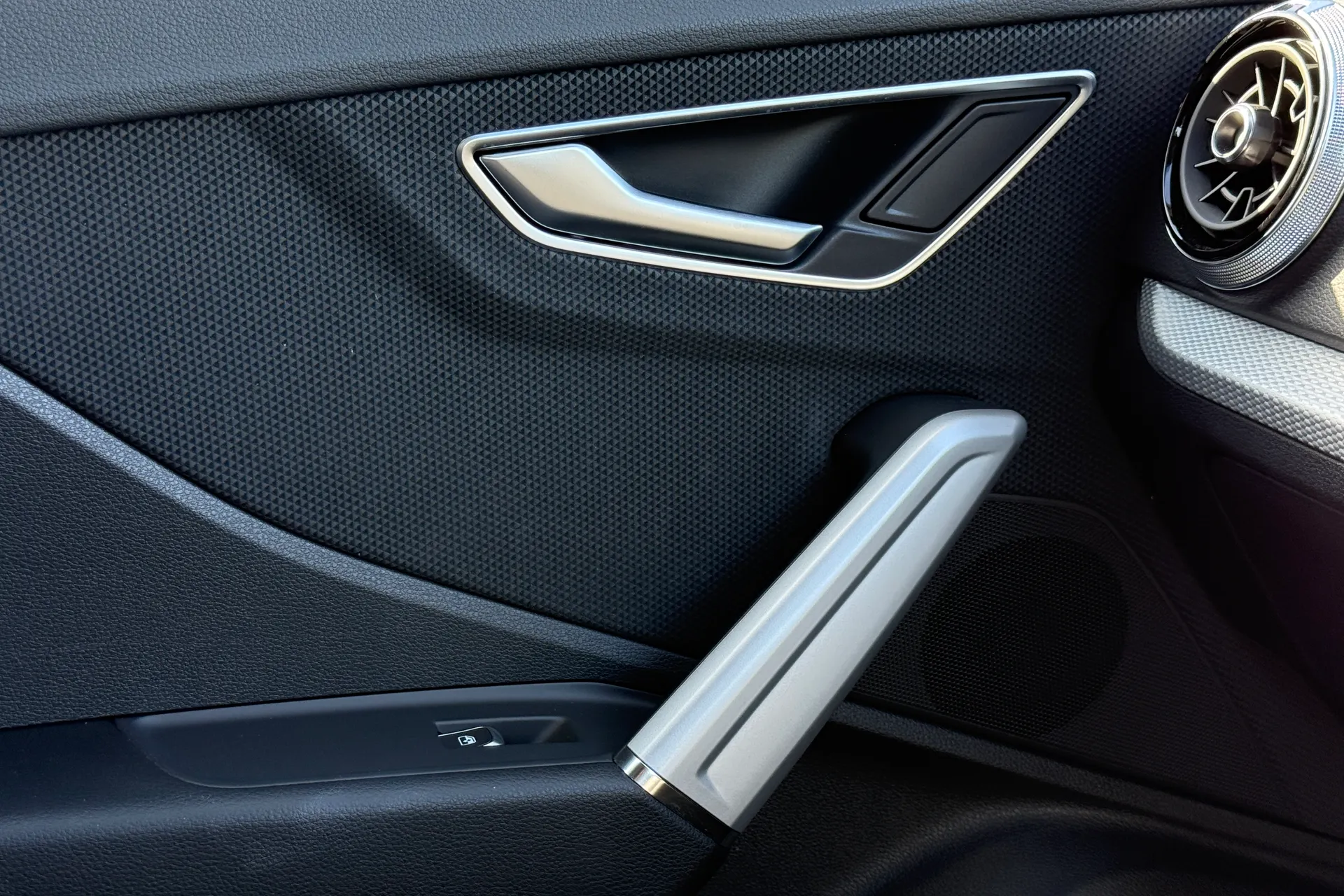 Audi Q2 thumbnail image number 20