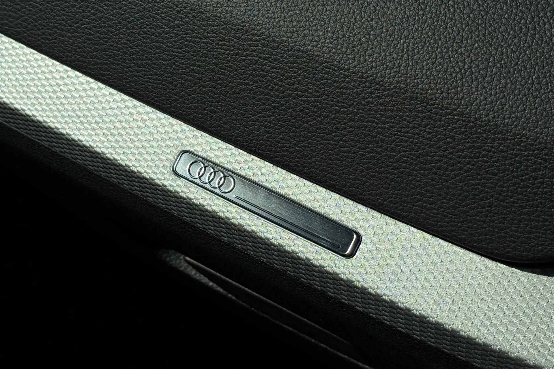 Audi Q2 thumbnail image number 19