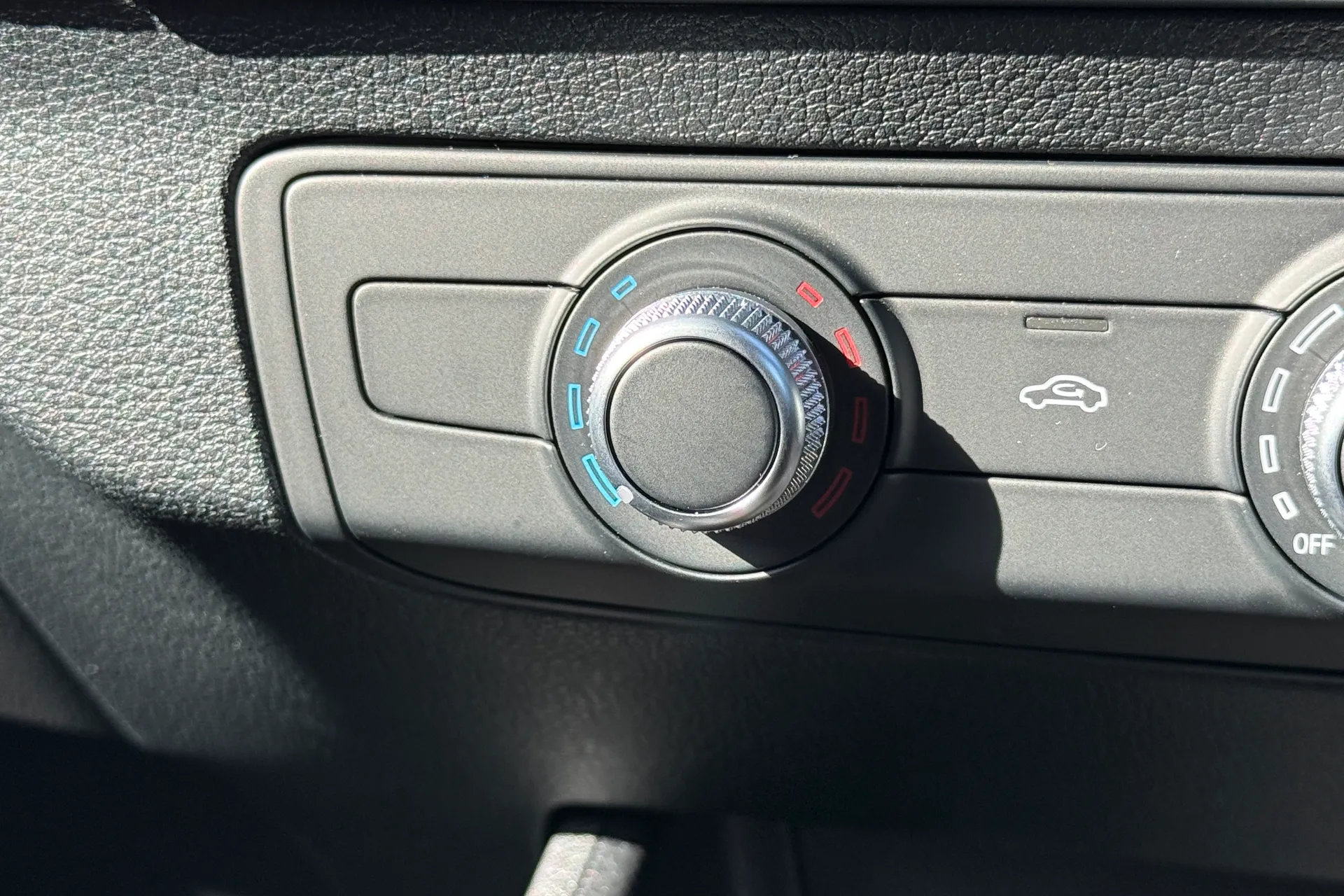 Audi Q2 thumbnail image number 33