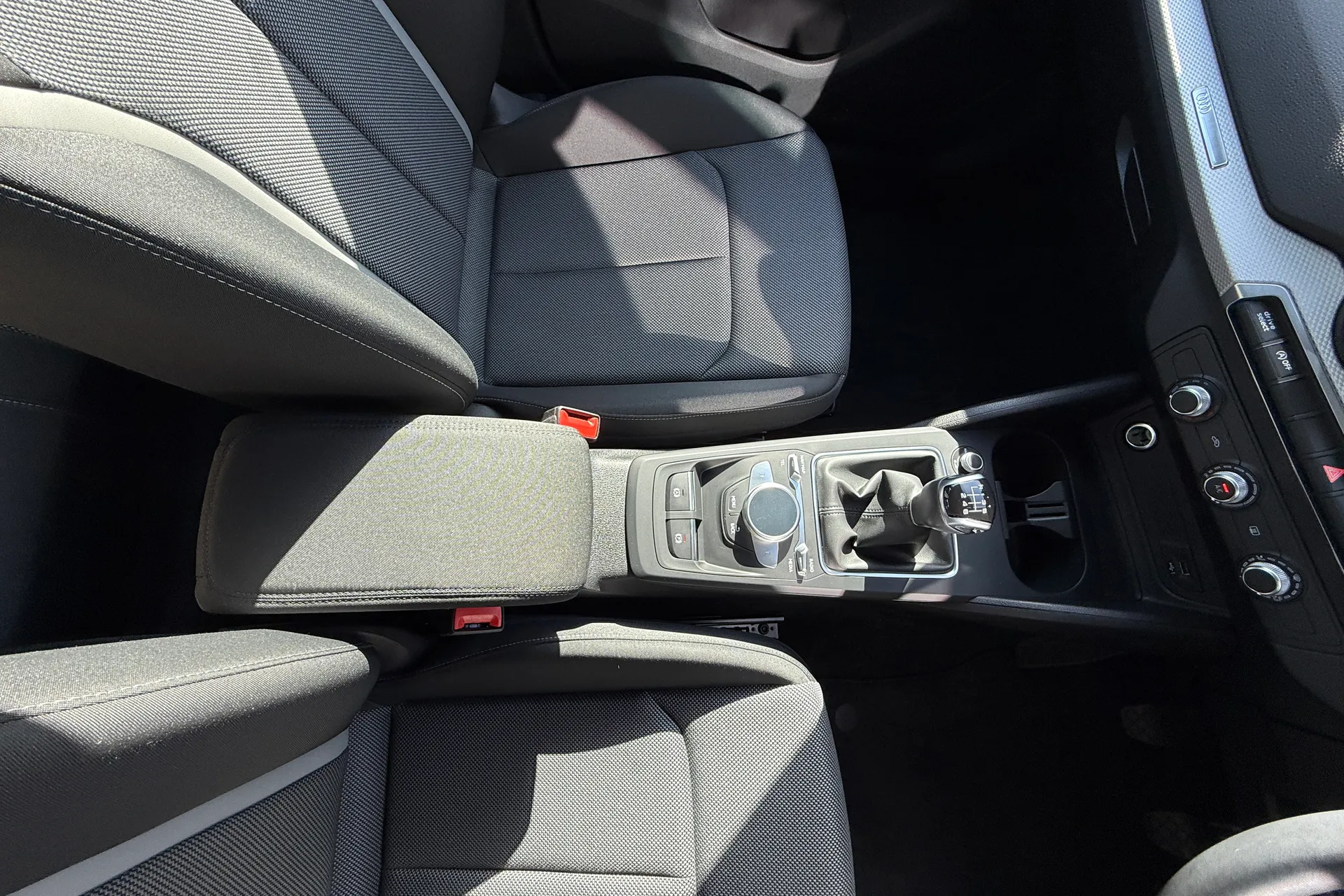 Audi Q2 thumbnail image number 40