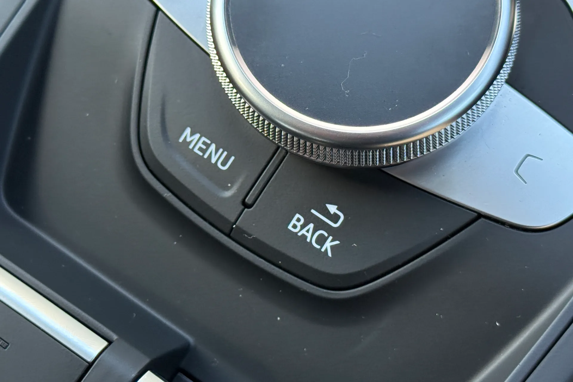 Audi Q2 thumbnail image number 23