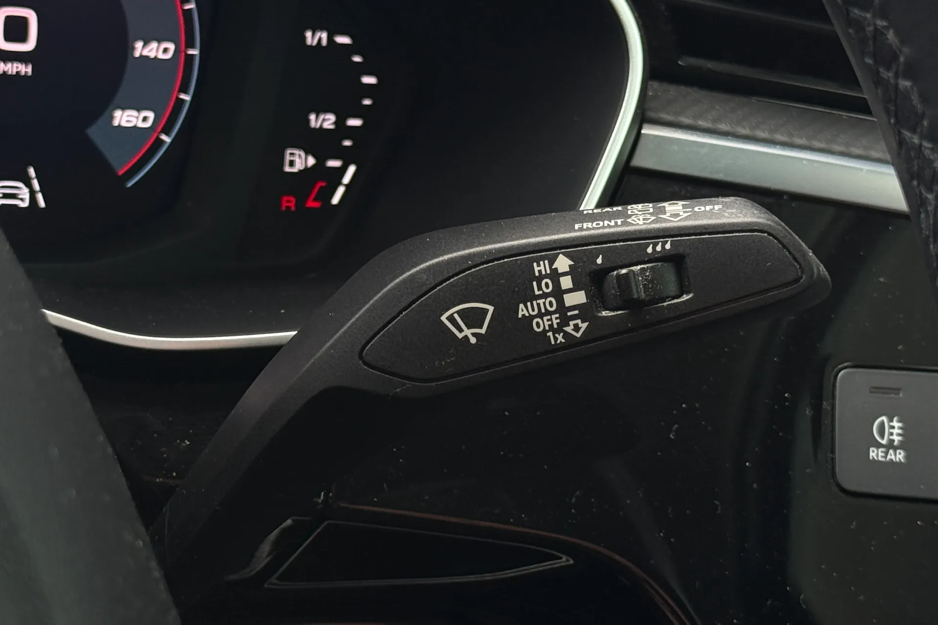 Audi Q3 thumbnail image number 12