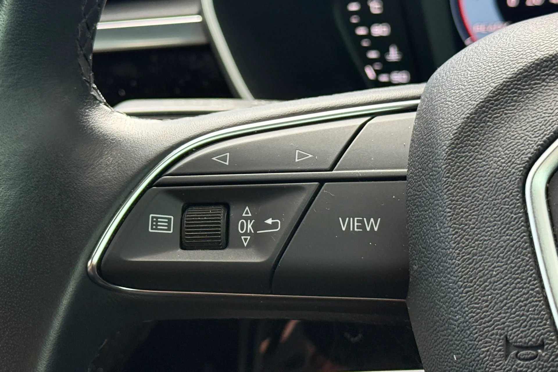 Audi Q3 thumbnail image number 11