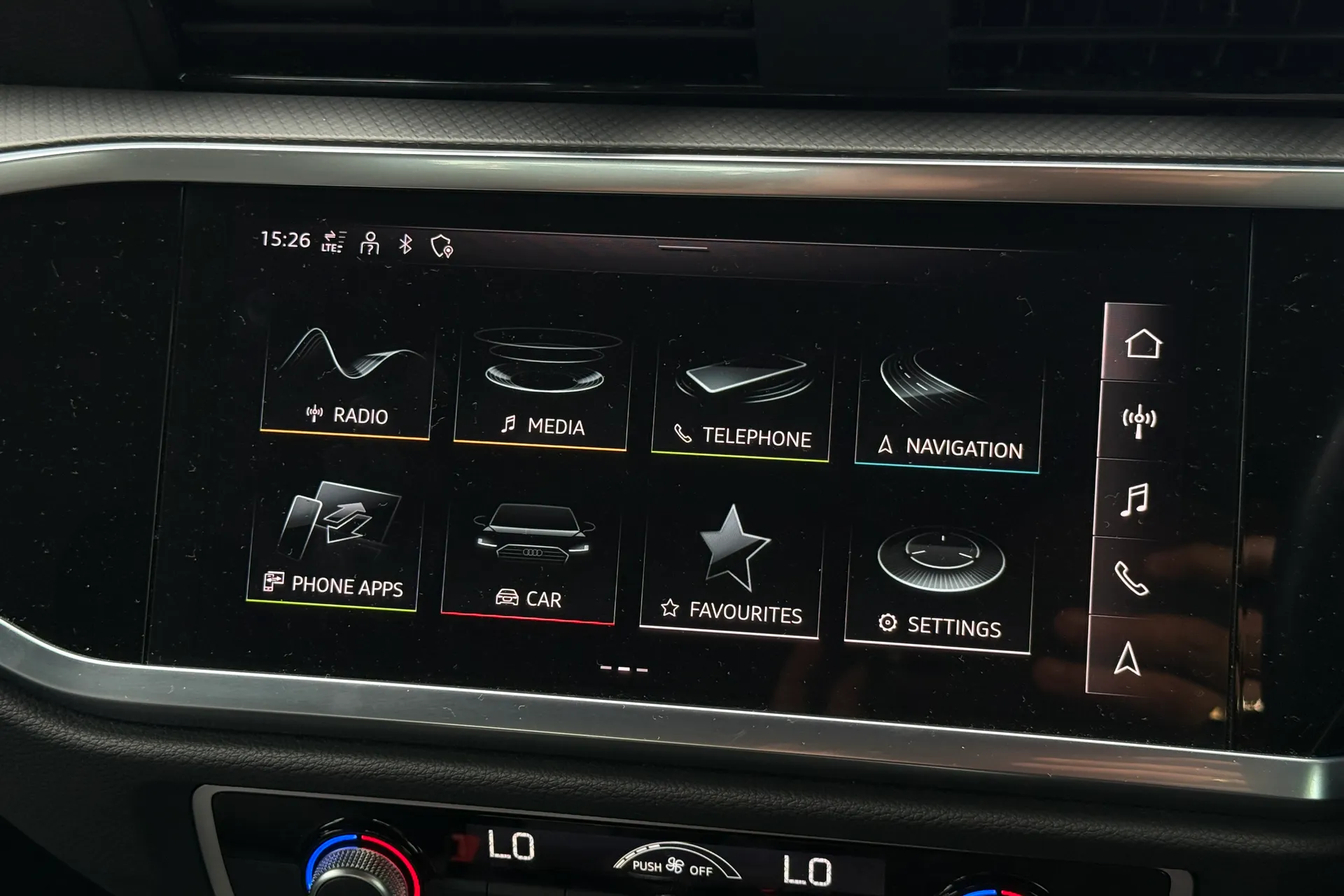 Audi Q3 thumbnail image number 15