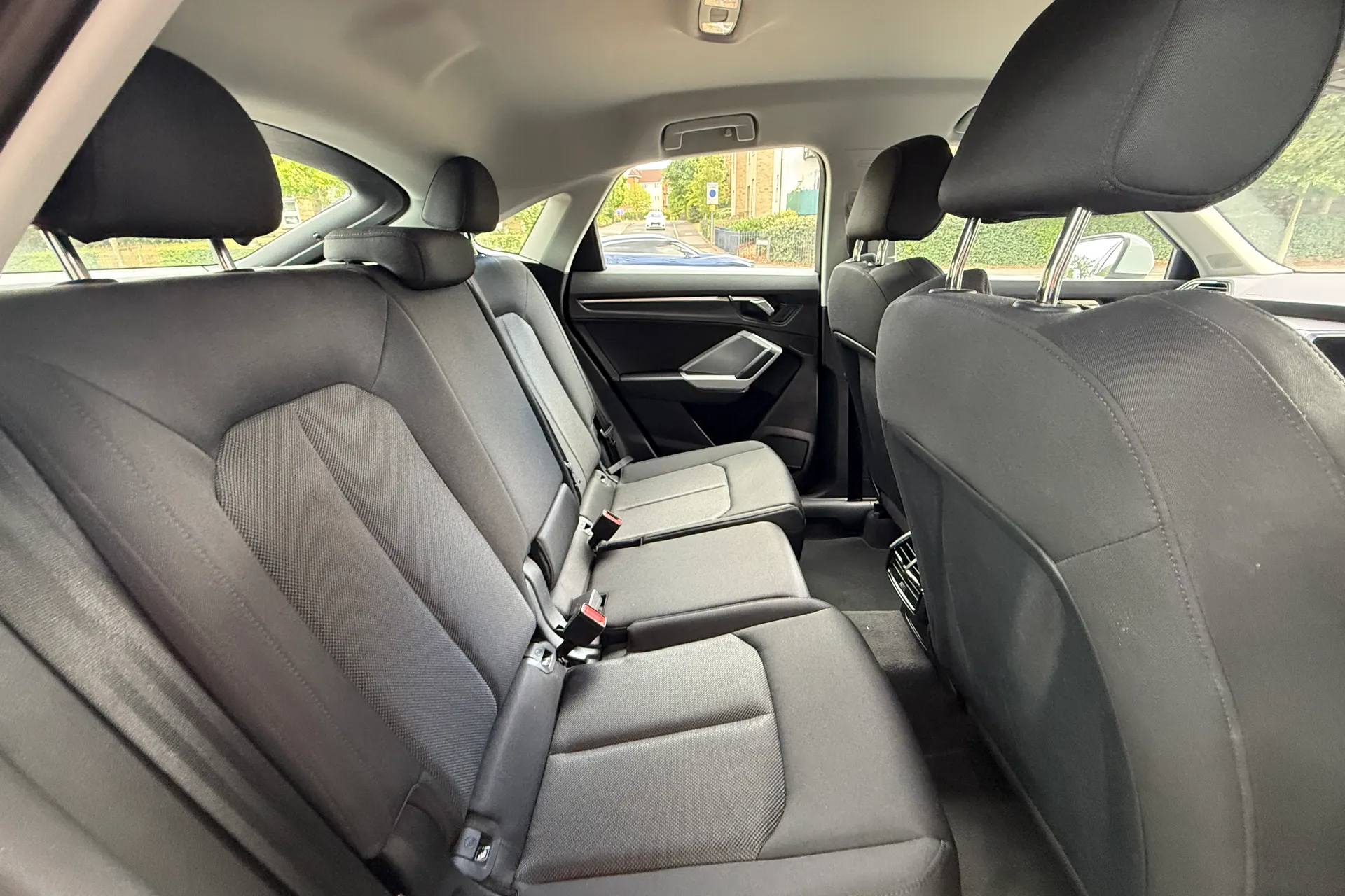Audi Q3 thumbnail image number 34