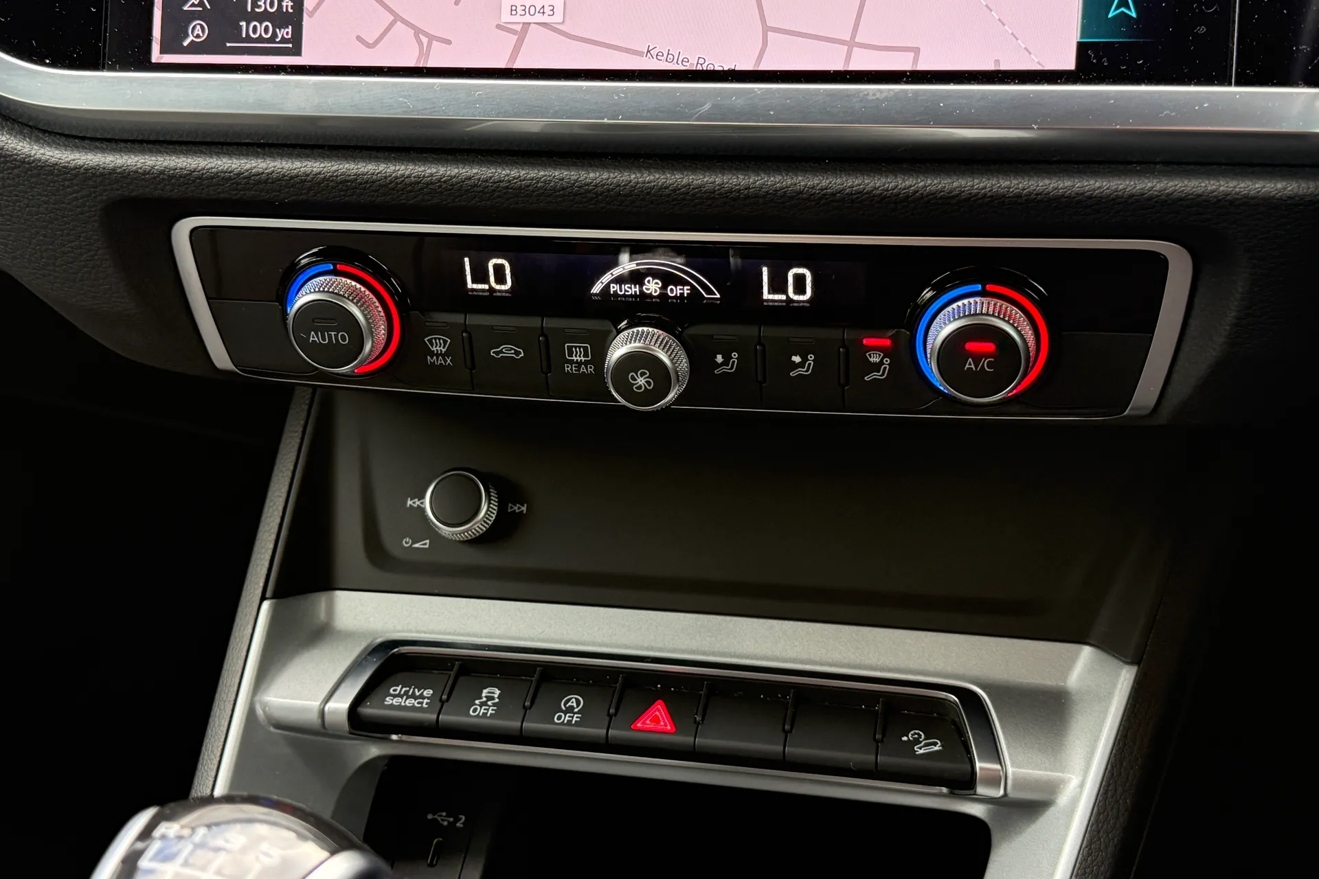 Audi Q3 thumbnail image number 18