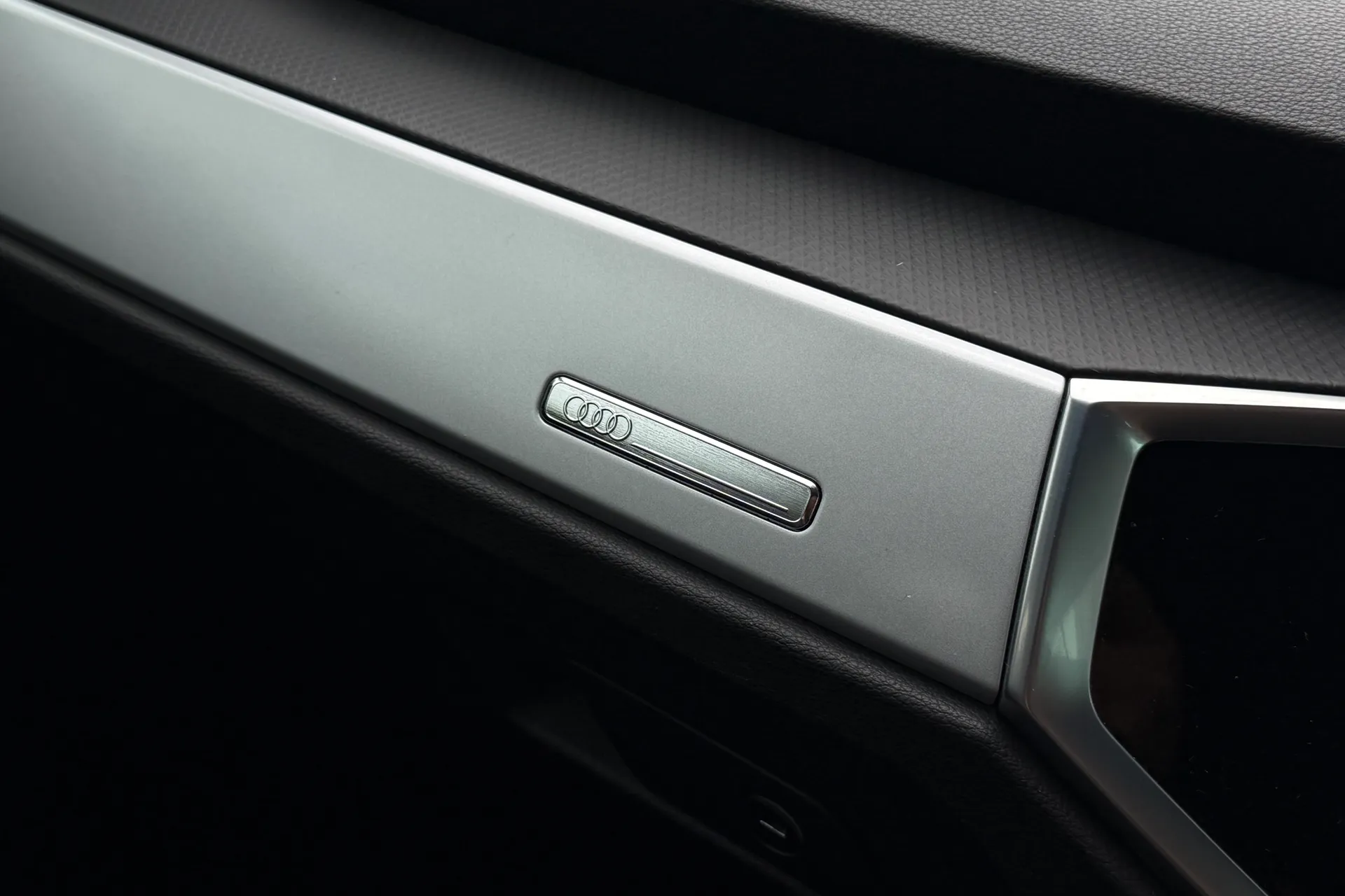 Audi Q3 thumbnail image number 22