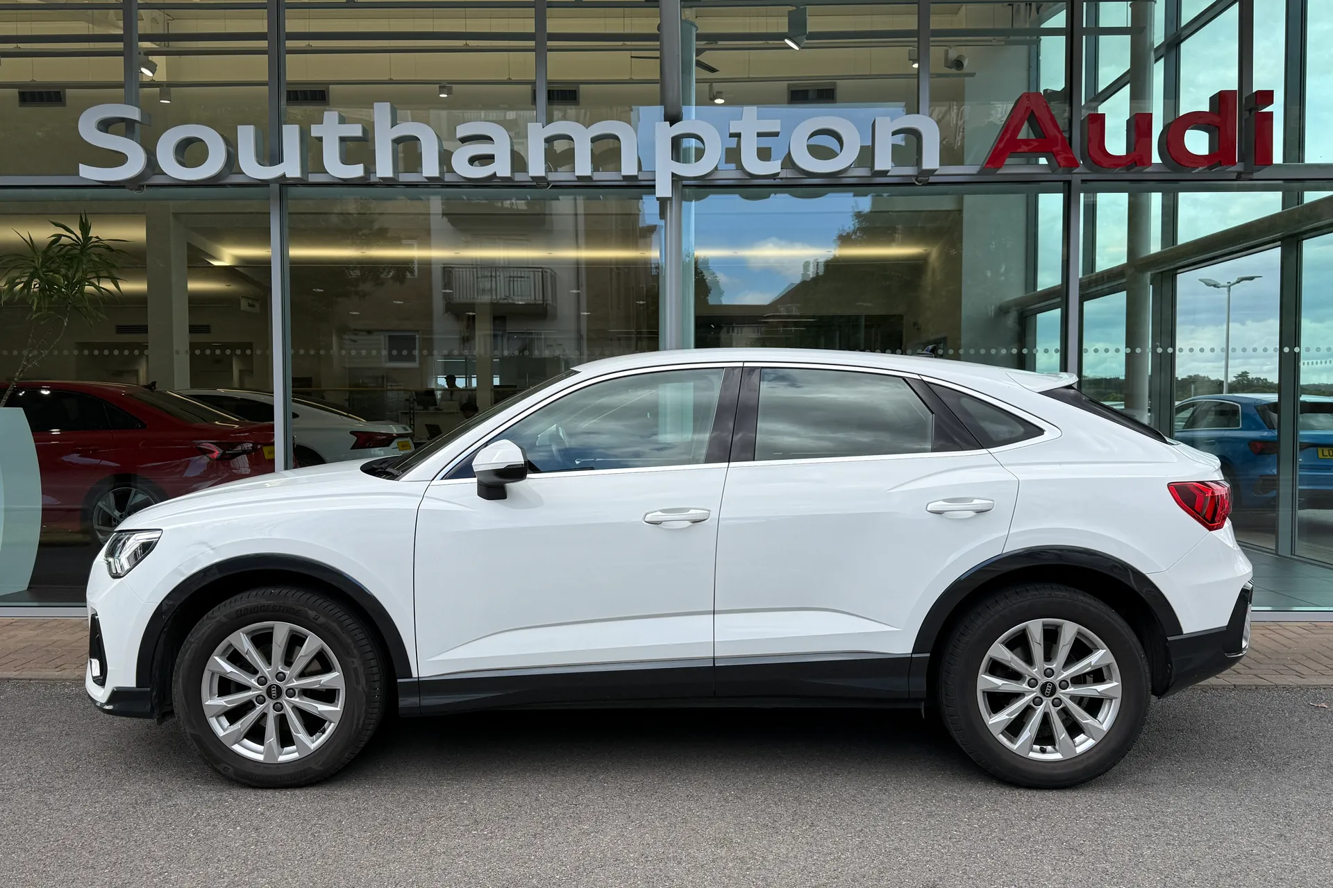 Audi Q3 thumbnail image number 45