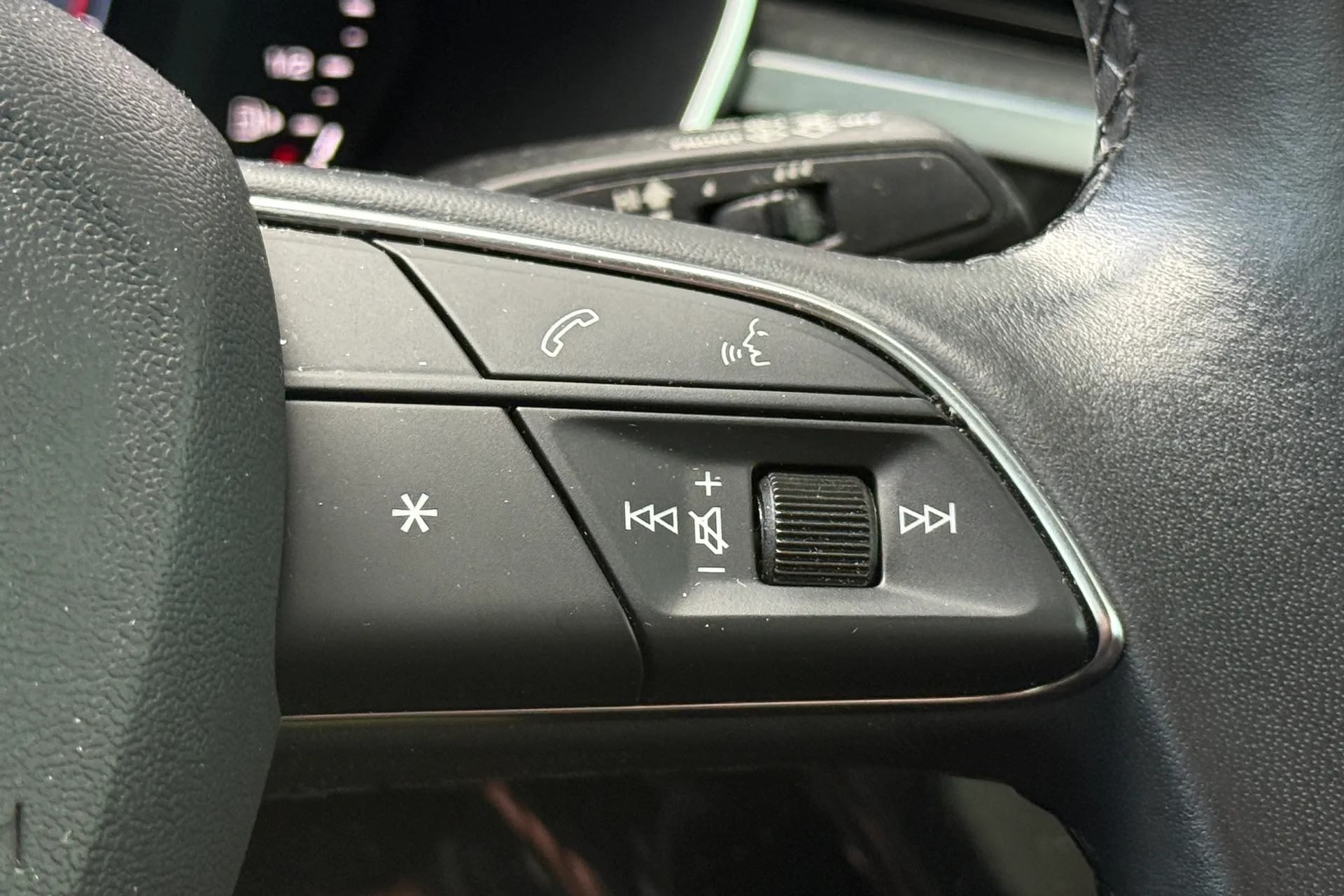 Audi Q3 thumbnail image number 10