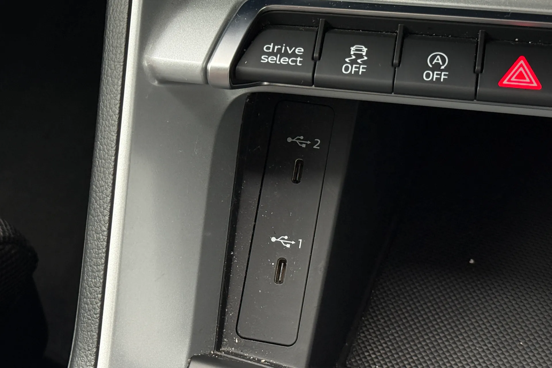 Audi Q3 thumbnail image number 20