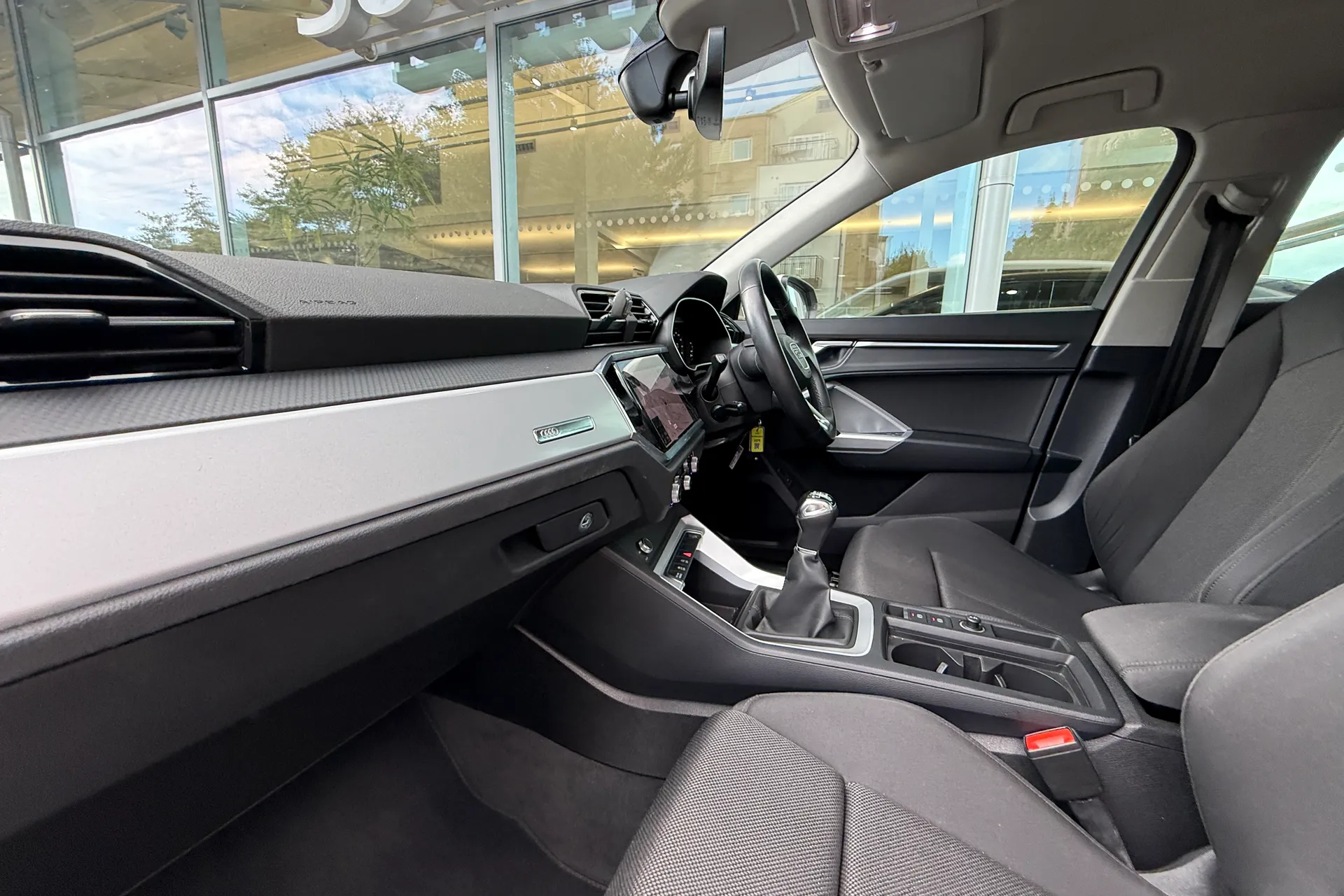 Audi Q3 thumbnail image number 2