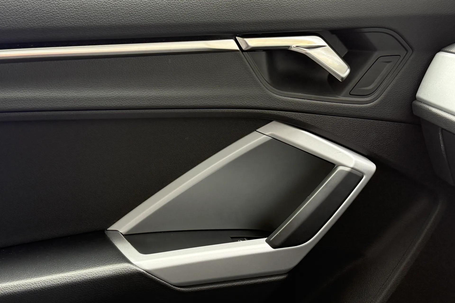 Audi Q3 thumbnail image number 23