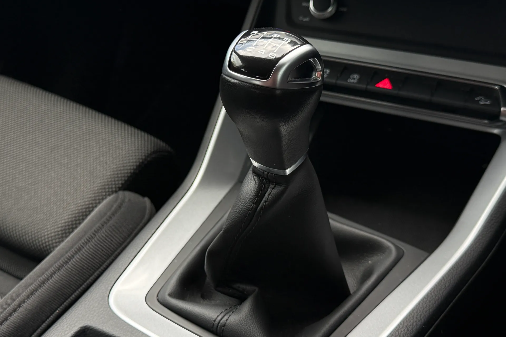 Audi Q3 thumbnail image number 21