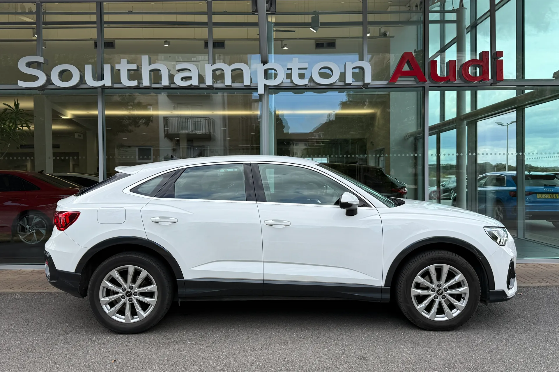 Audi Q3 thumbnail image number 4