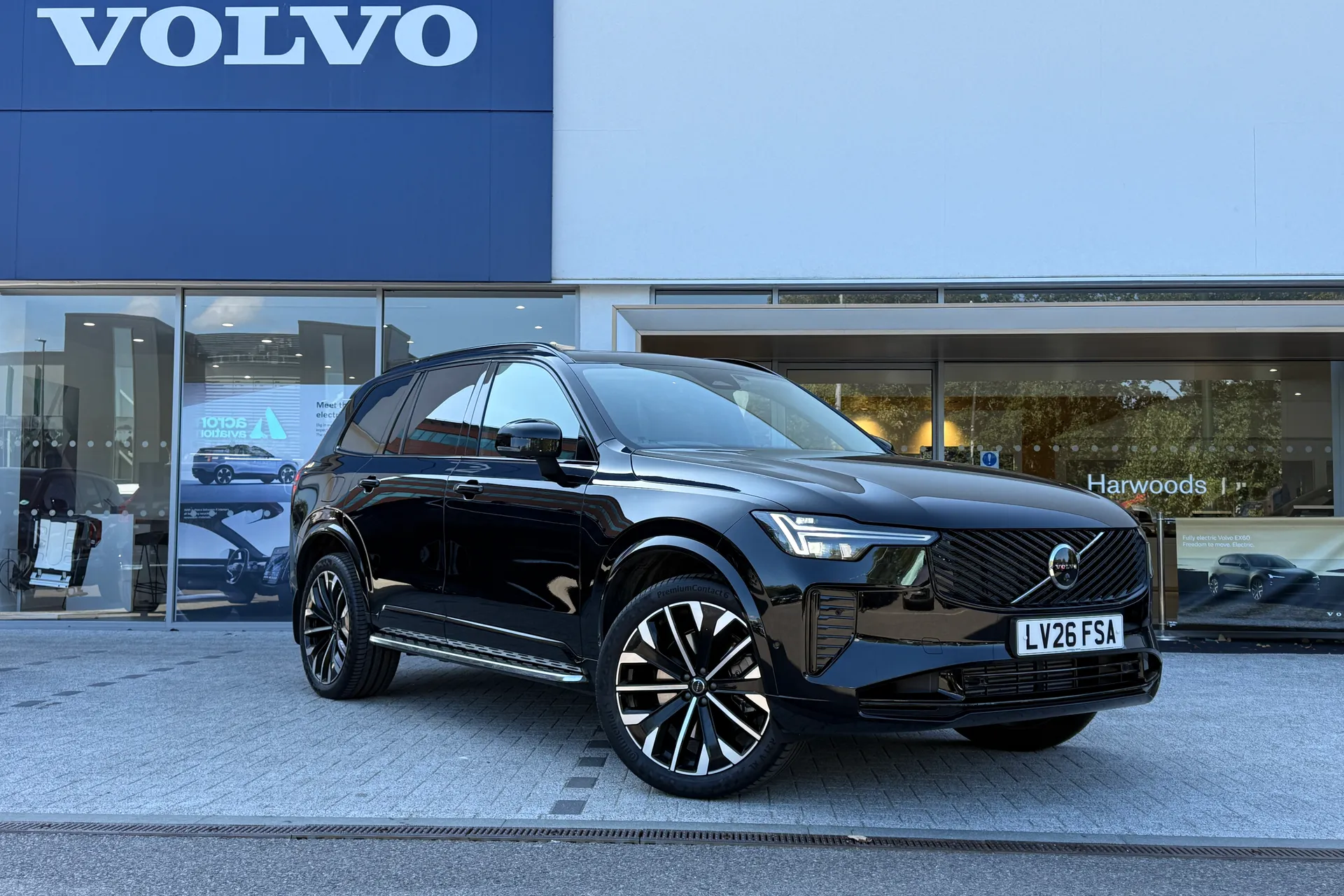 Volvo XC90 focused image