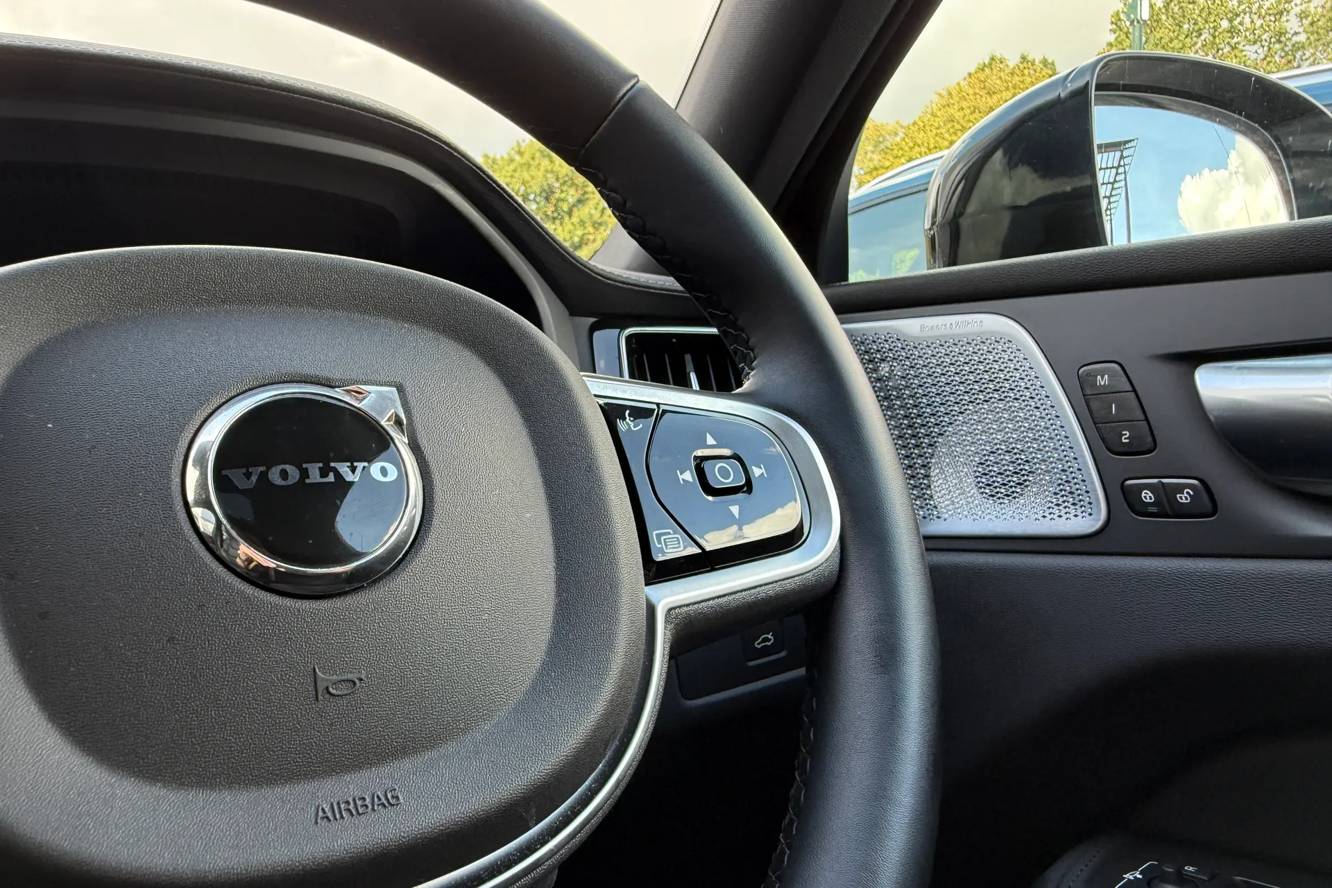 Volvo XC60 thumbnail image number 36