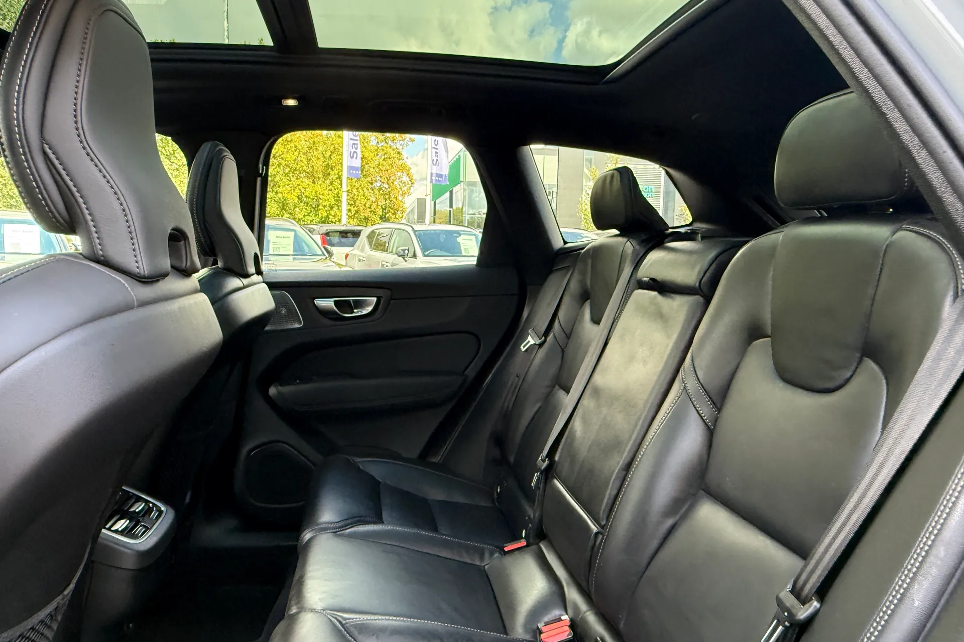 Volvo XC60 thumbnail image number 30
