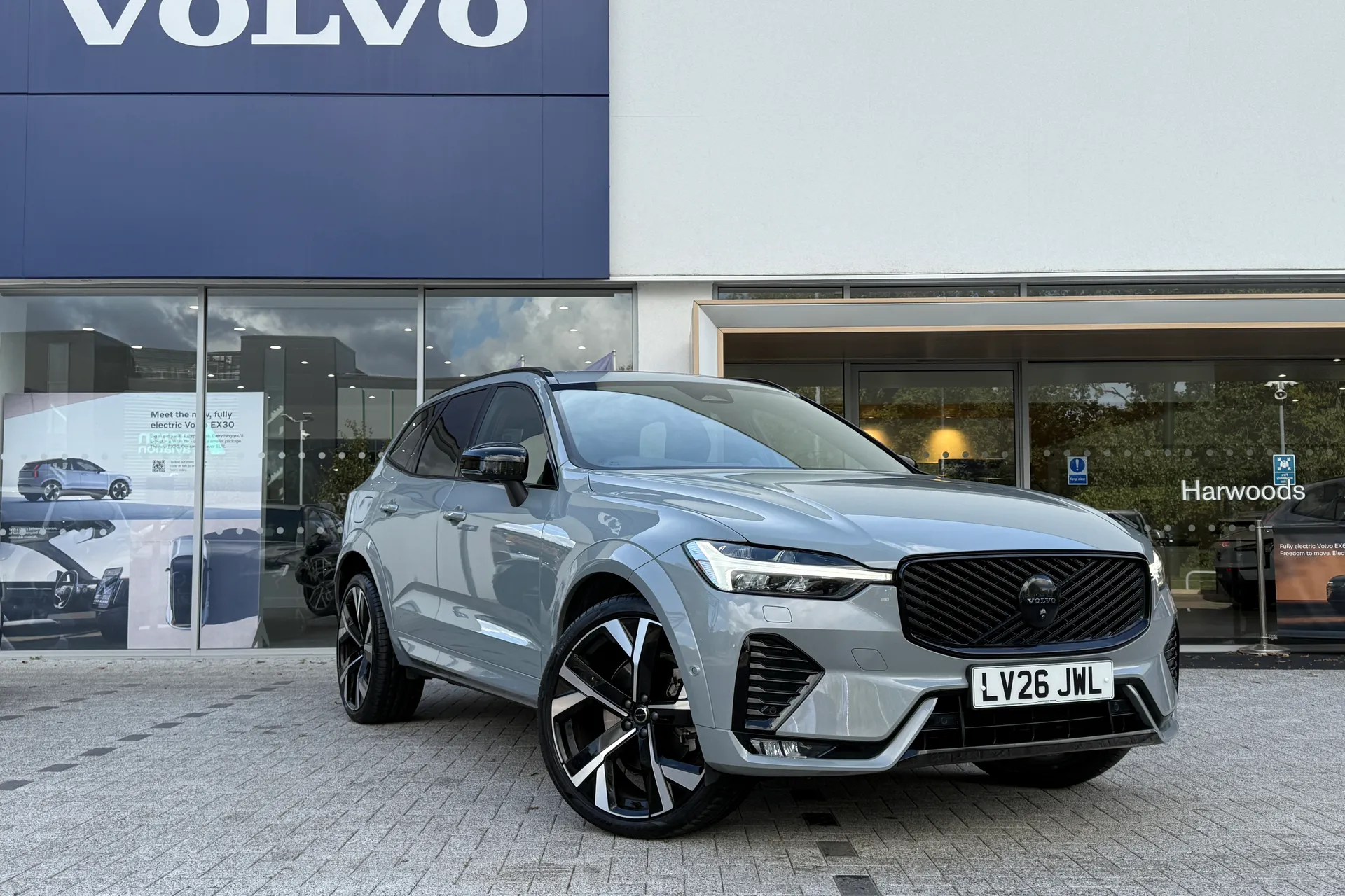 Volvo XC60 focused image