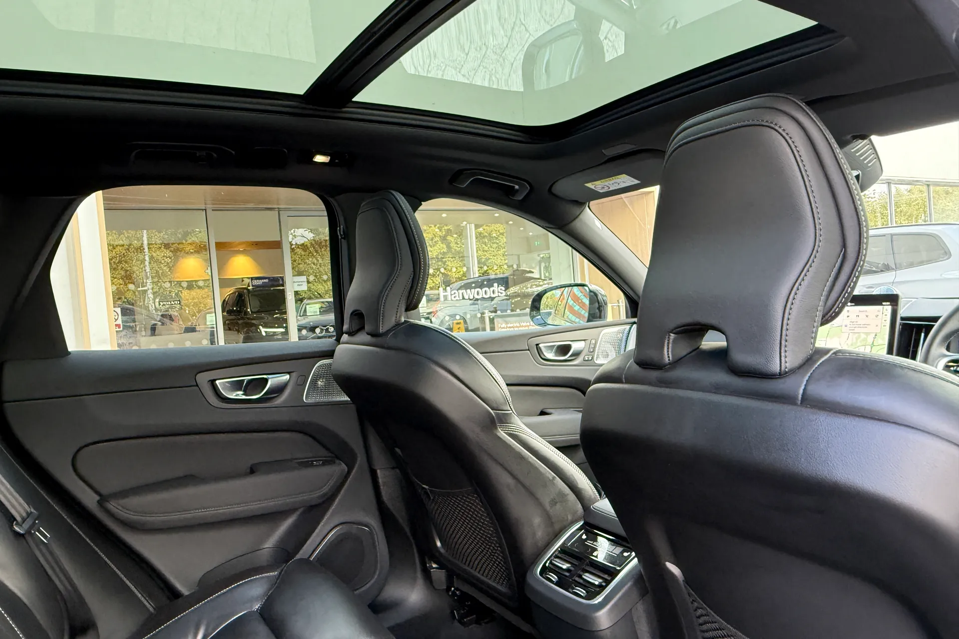 Volvo XC60 thumbnail image number 24