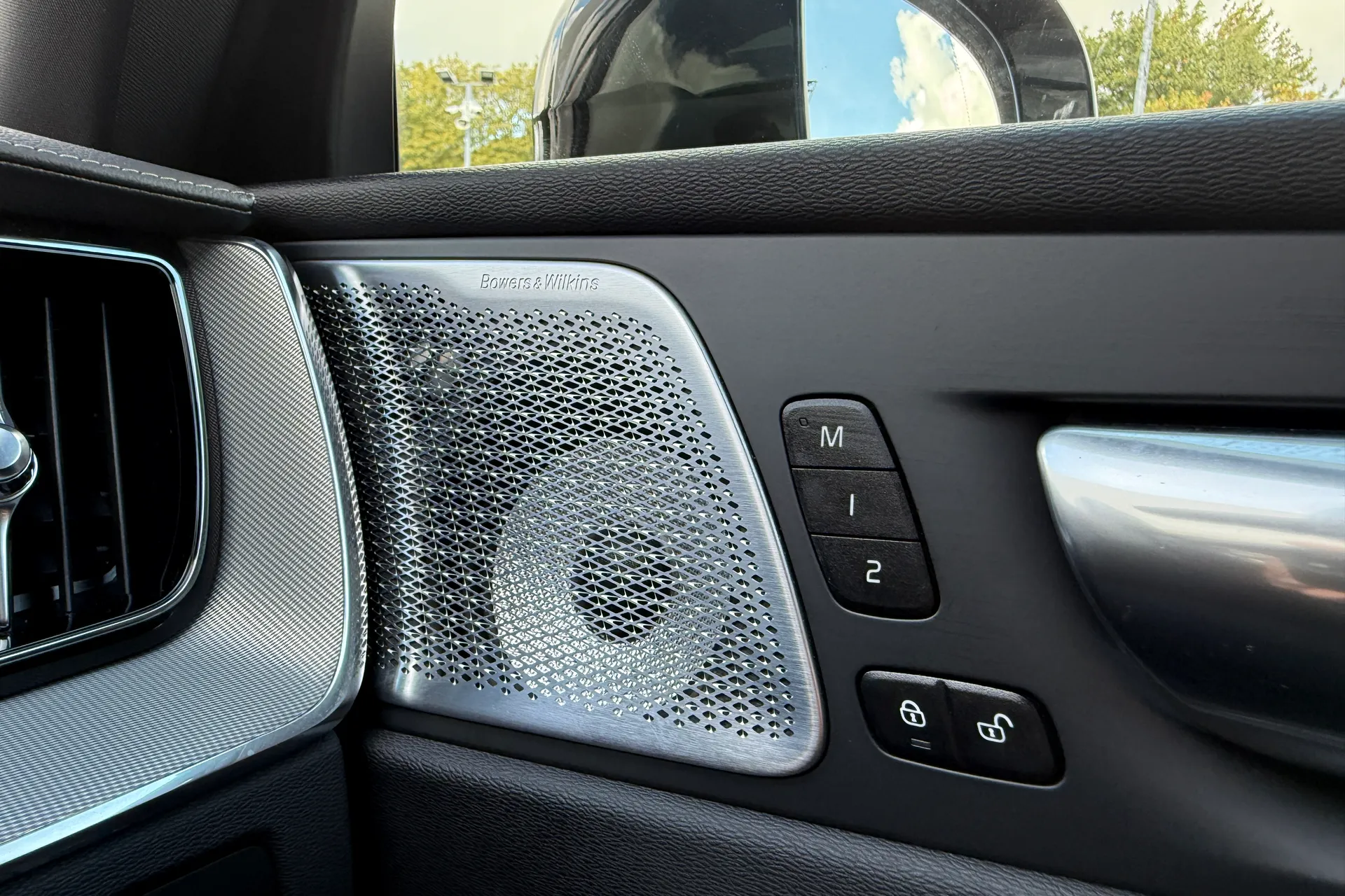 Volvo XC60 thumbnail image number 42