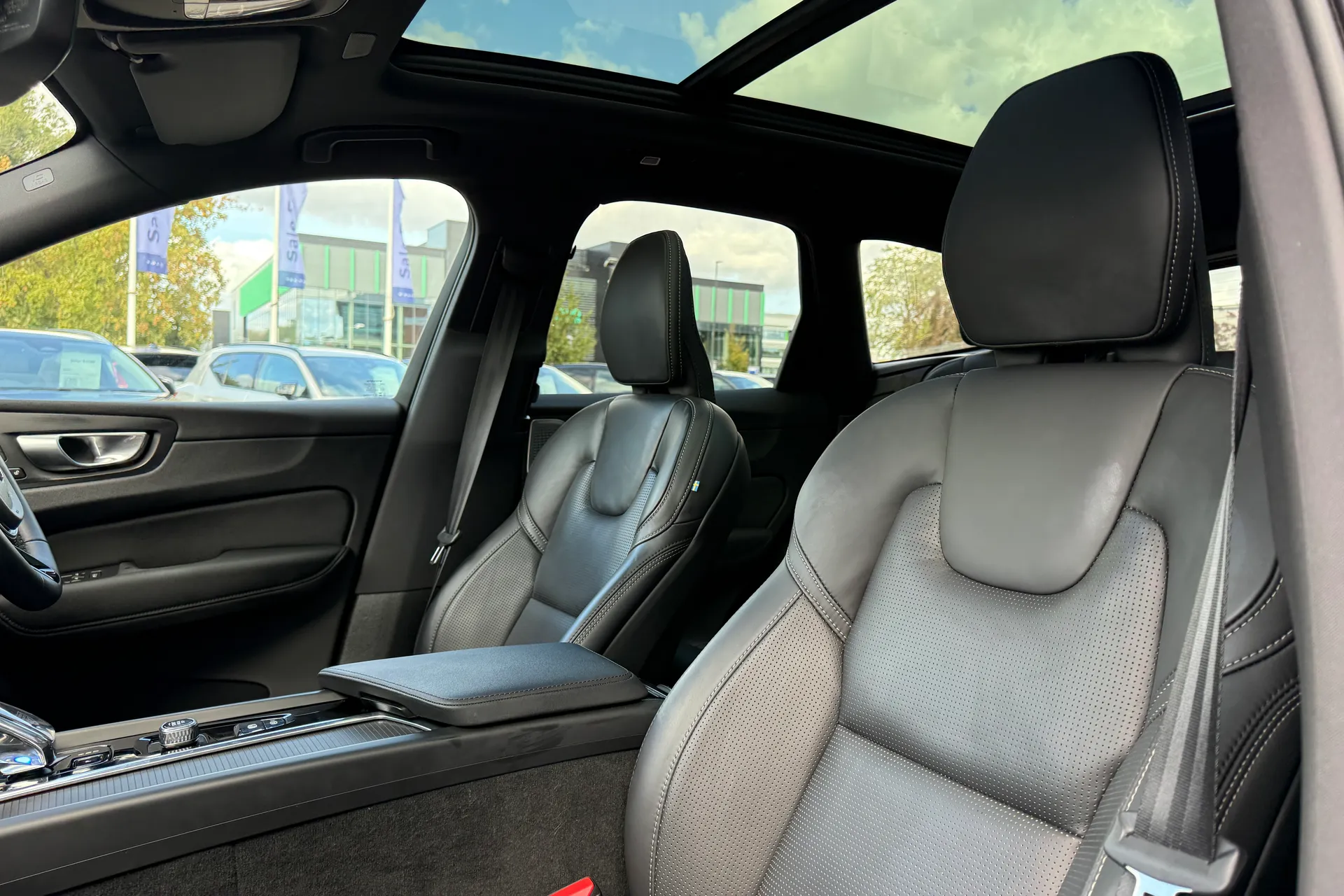 Volvo XC60 thumbnail image number 27