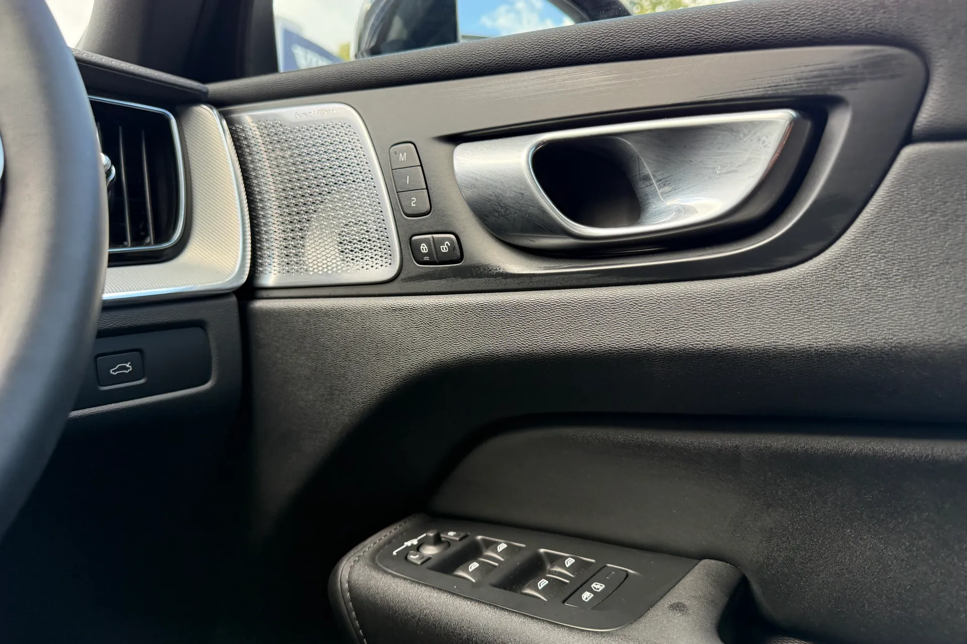 Volvo XC60 thumbnail image number 40