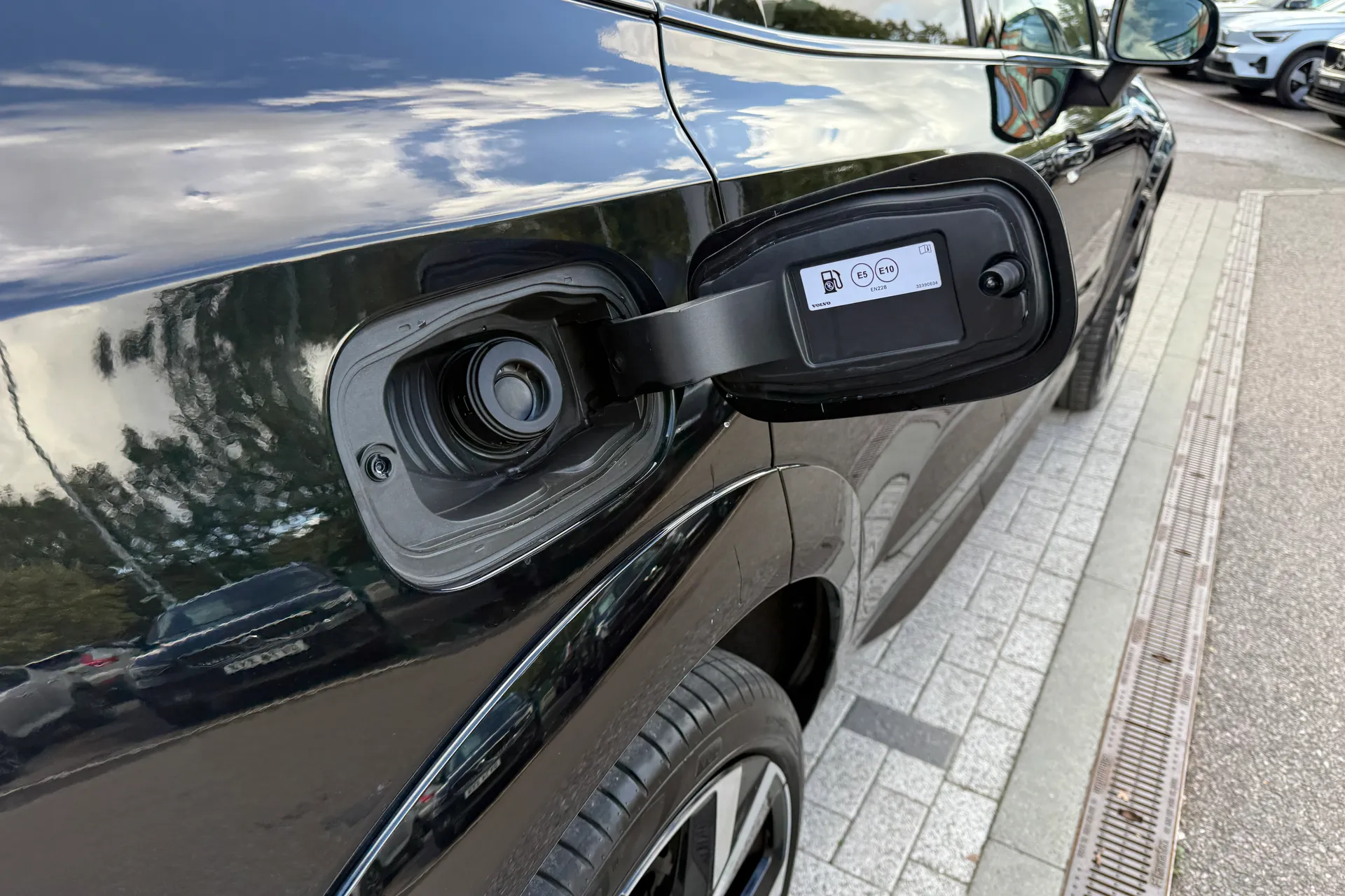 Volvo XC60 thumbnail image number 15