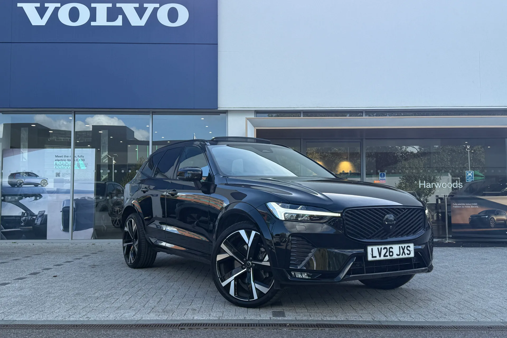 Volvo XC60 focused image
