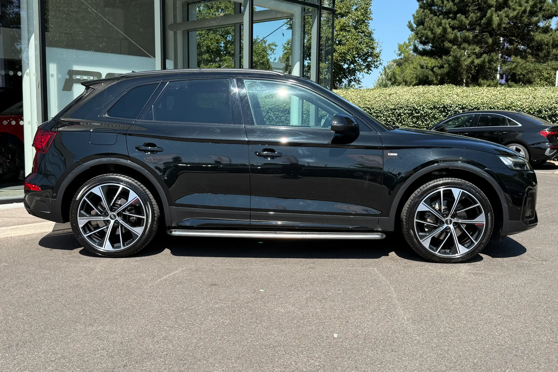 Audi Q5 thumbnail image number 2