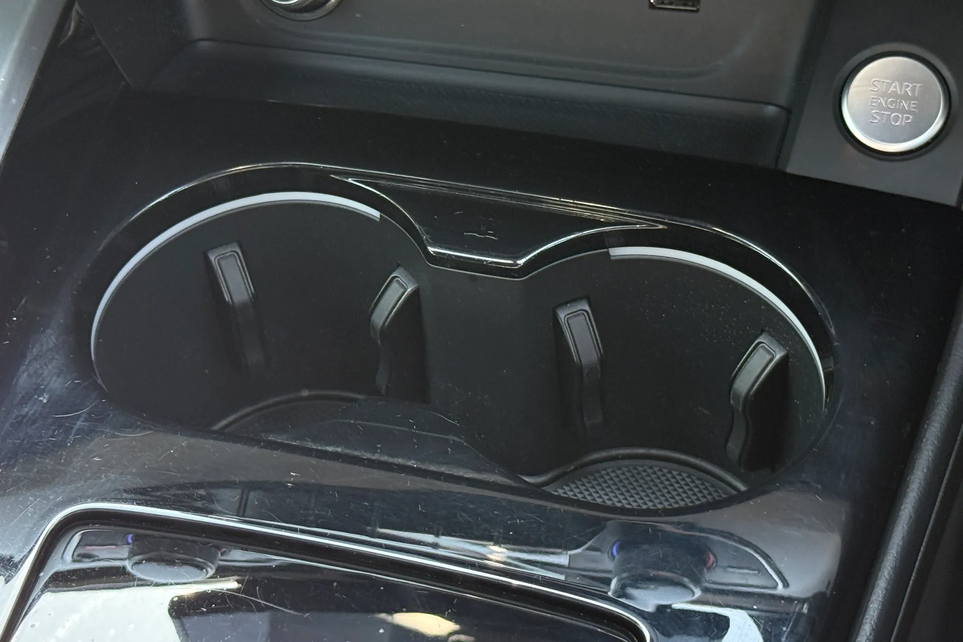 Audi A4 thumbnail image number 28
