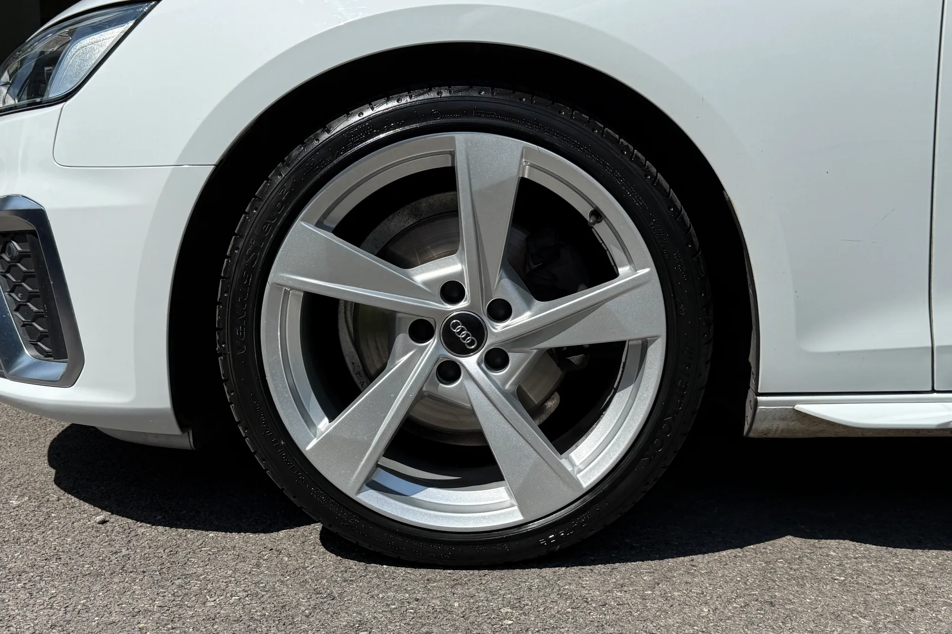 Audi A4 thumbnail image number 11