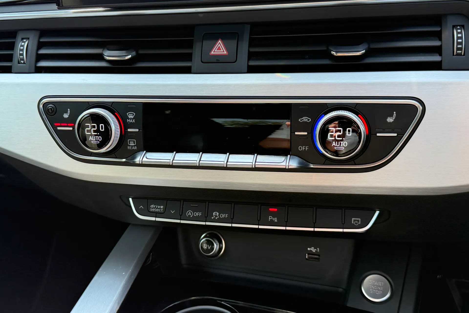 Audi A4 thumbnail image number 23