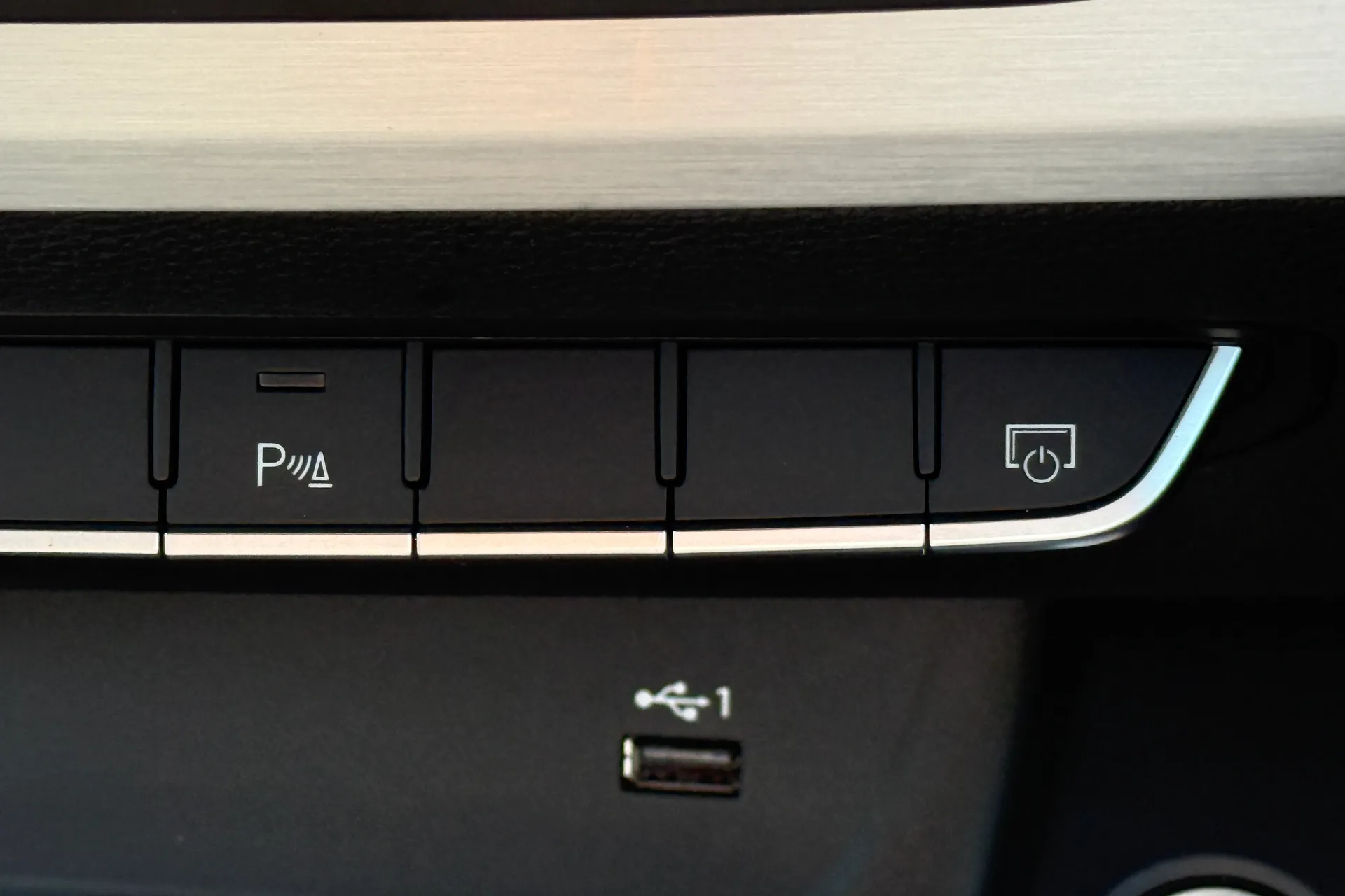 Audi A4 thumbnail image number 25