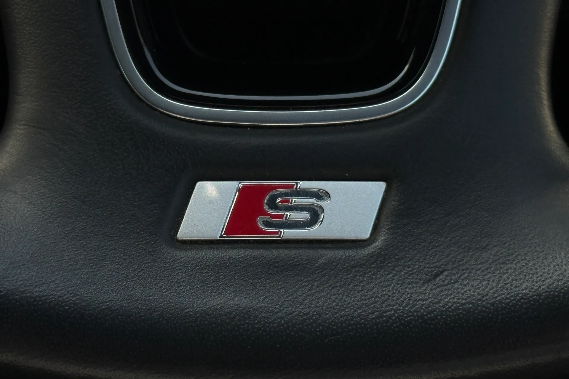 Audi A4 thumbnail image number 17